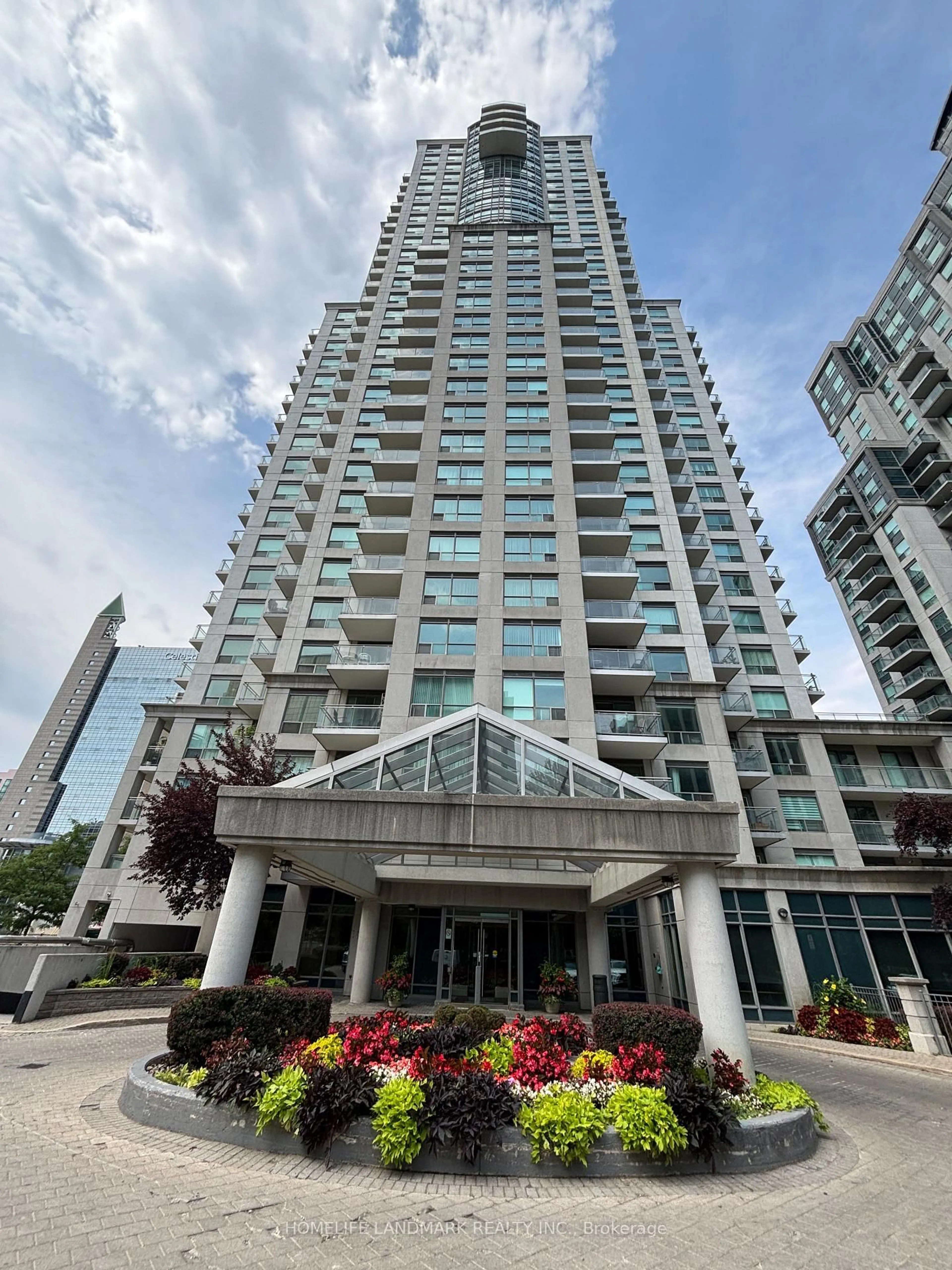 Indoor foyer for 21 Hillcrest Ave #902, Toronto Ontario M2N 3N4