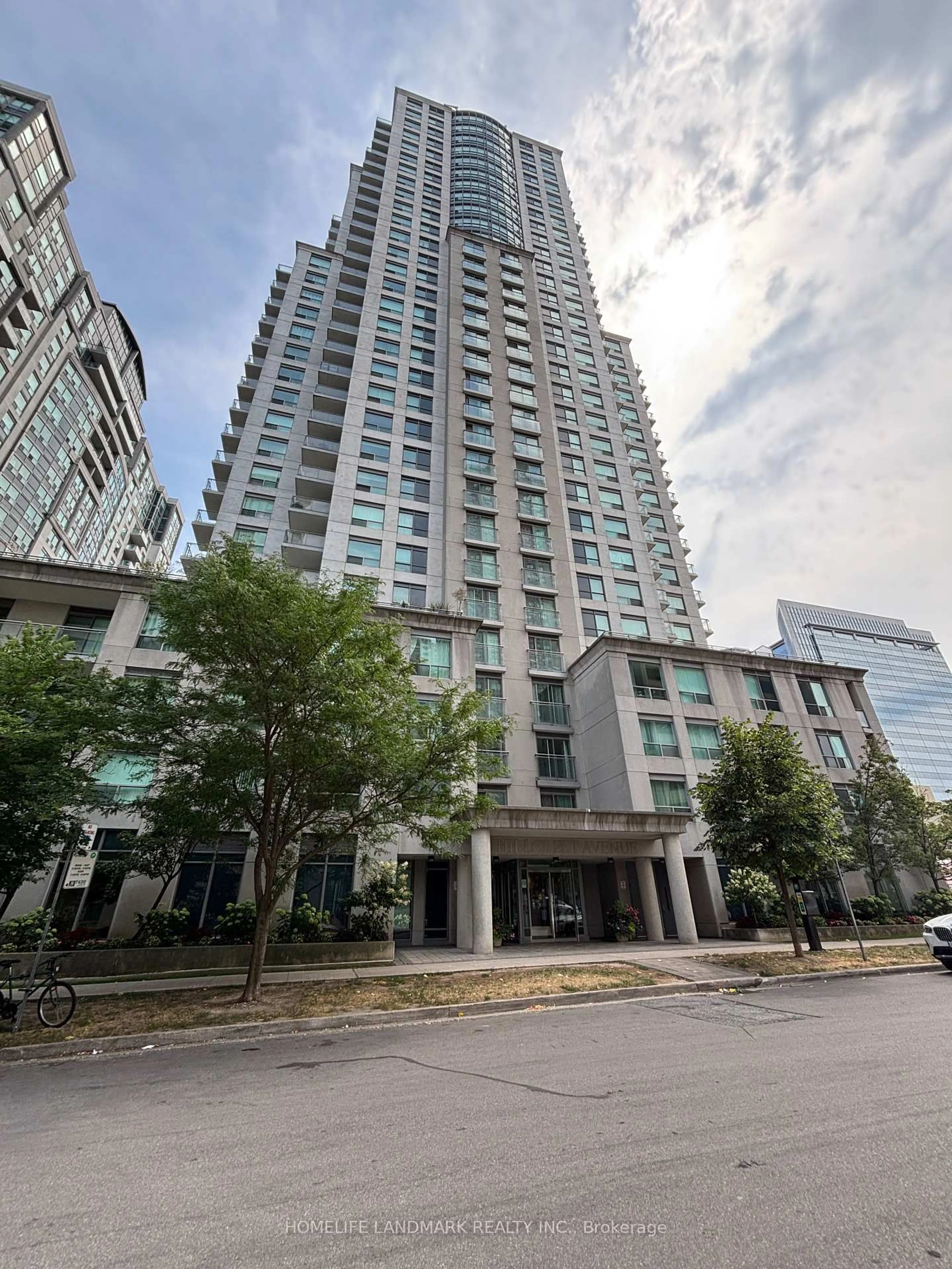 Indoor foyer for 21 Hillcrest Ave #902, Toronto Ontario M2N 3N4