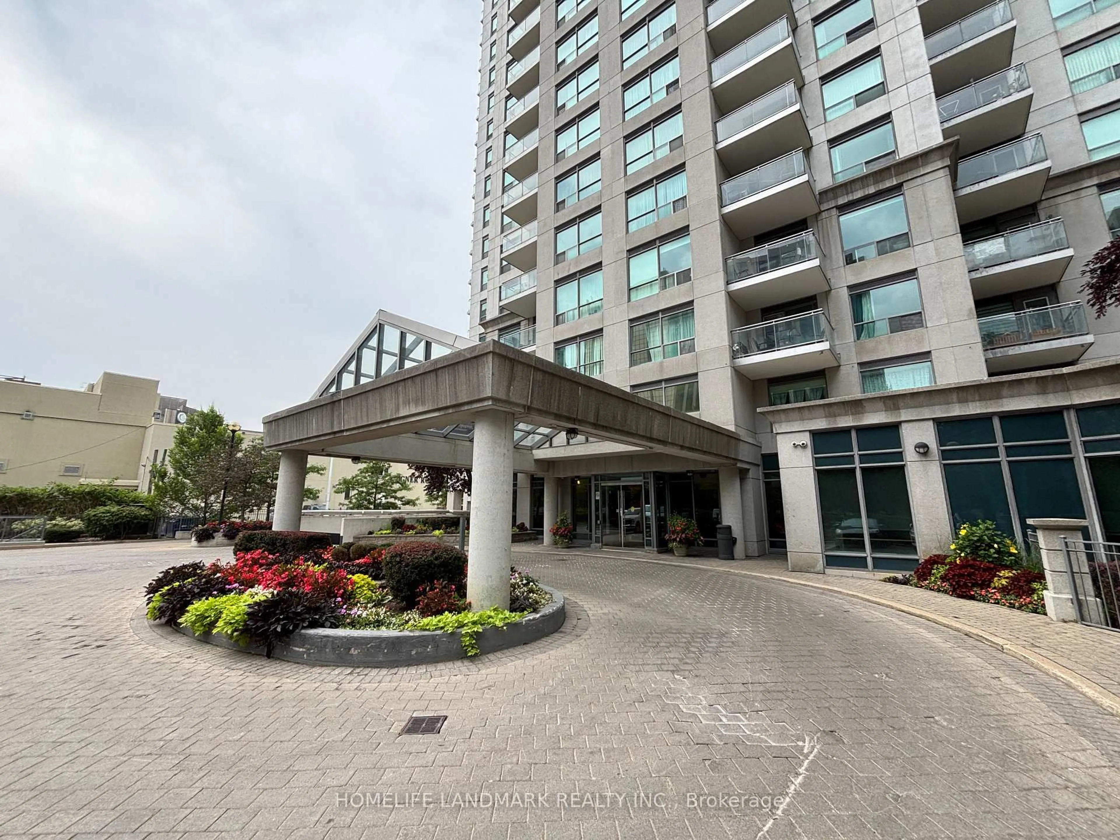 Indoor foyer for 21 Hillcrest Ave #902, Toronto Ontario M2N 3N4