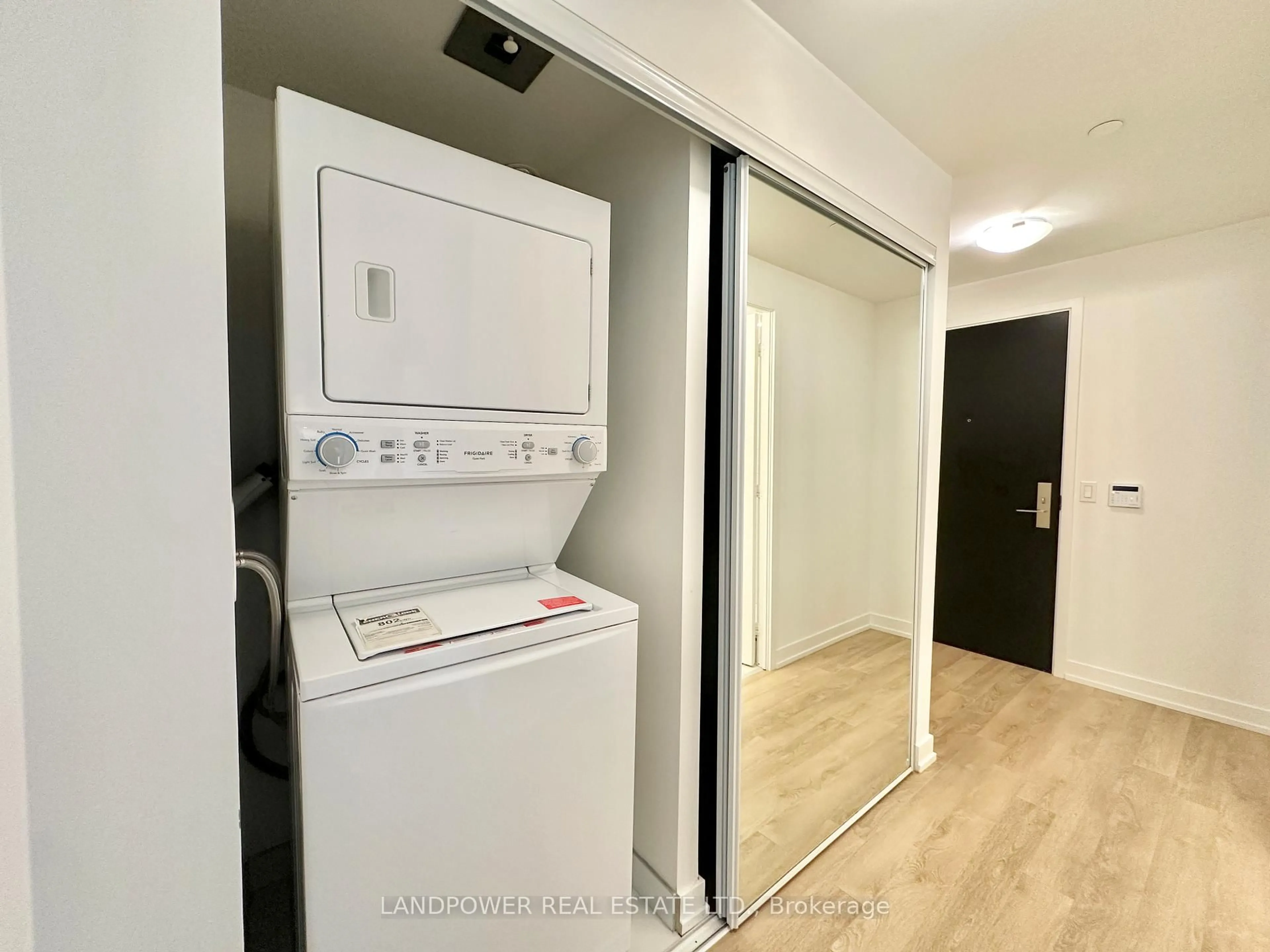 Laundry room for 158 Front St #401, Toronto Ontario M5A 1E5