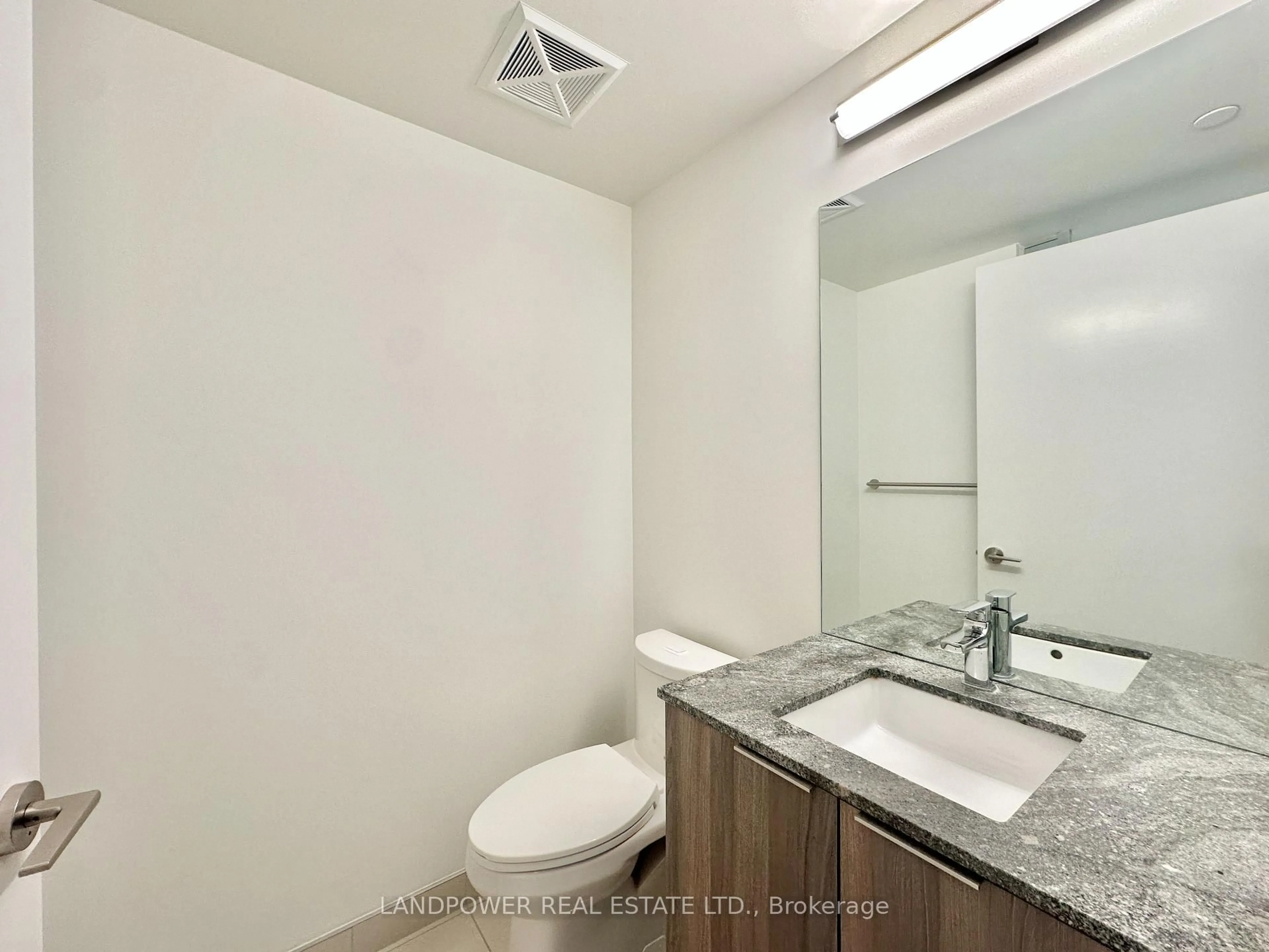 Standard bathroom, unknown for 158 Front St #401, Toronto Ontario M5A 1E5