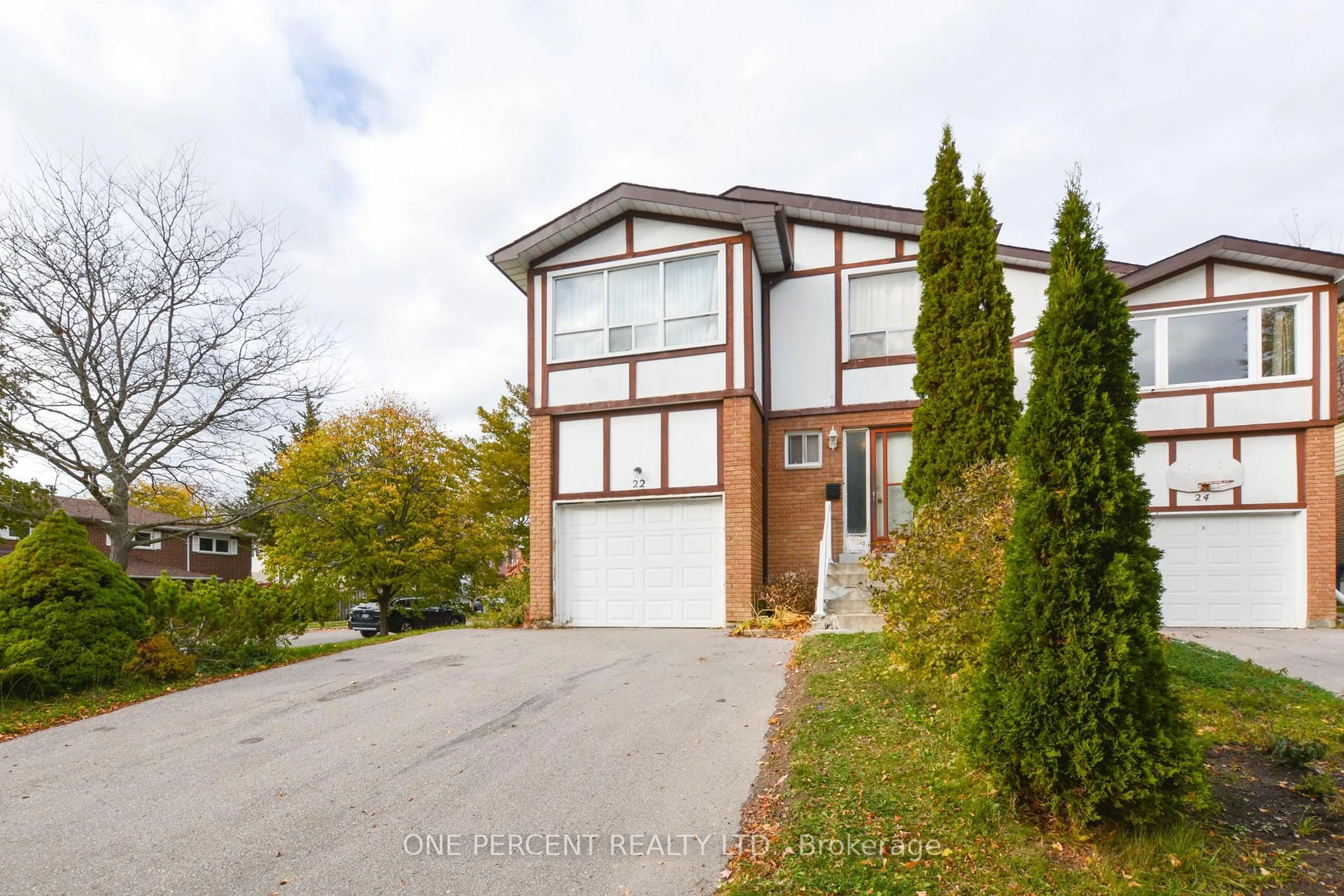 A pic from outside/outdoor area/front of a property/back of a property/a pic from drone, street for 22 Mintwood Dr, Toronto Ontario M2M 3A7