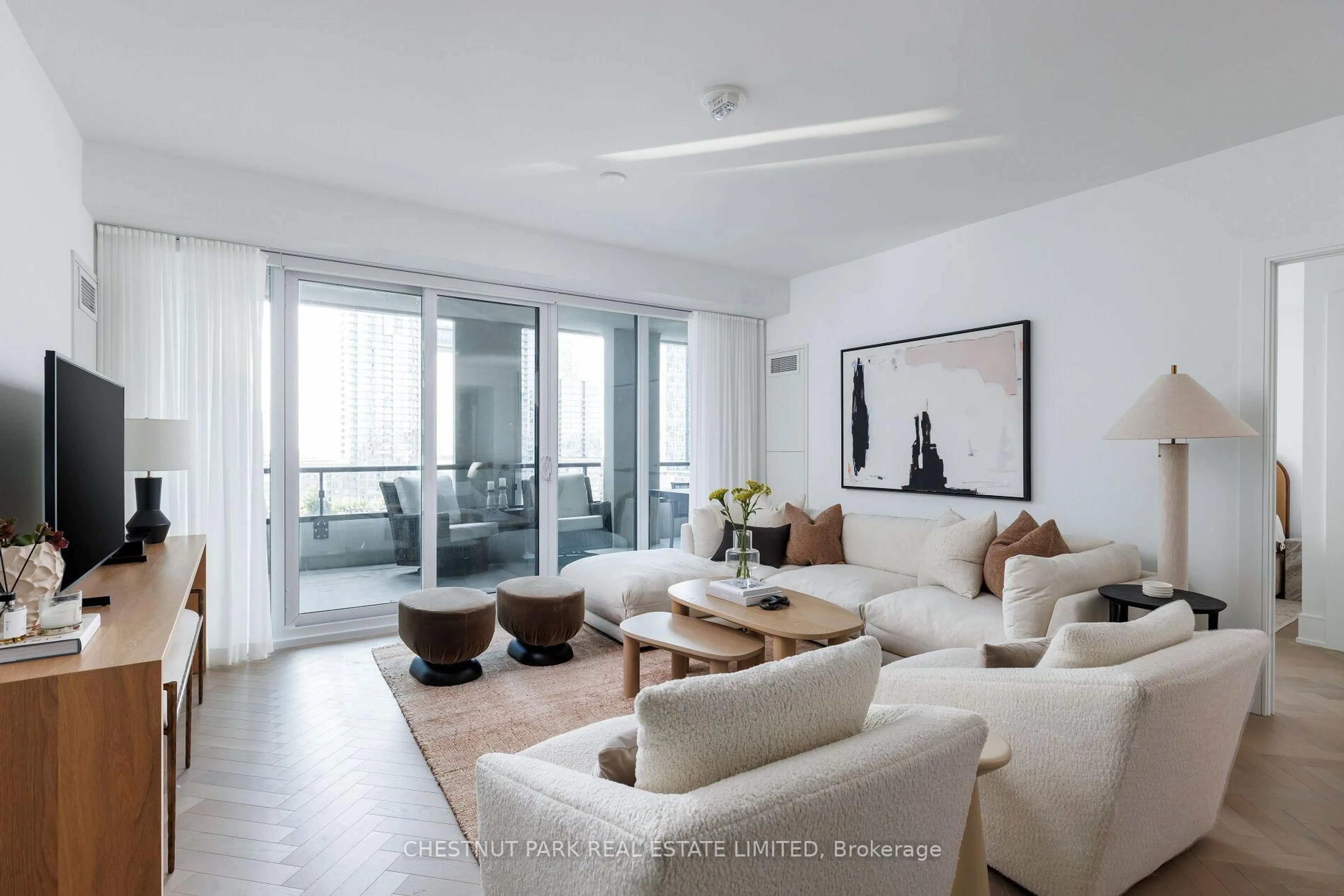 Living room with furniture, unknown for 455 Wellington St #907, Toronto Ontario M5V 0V8