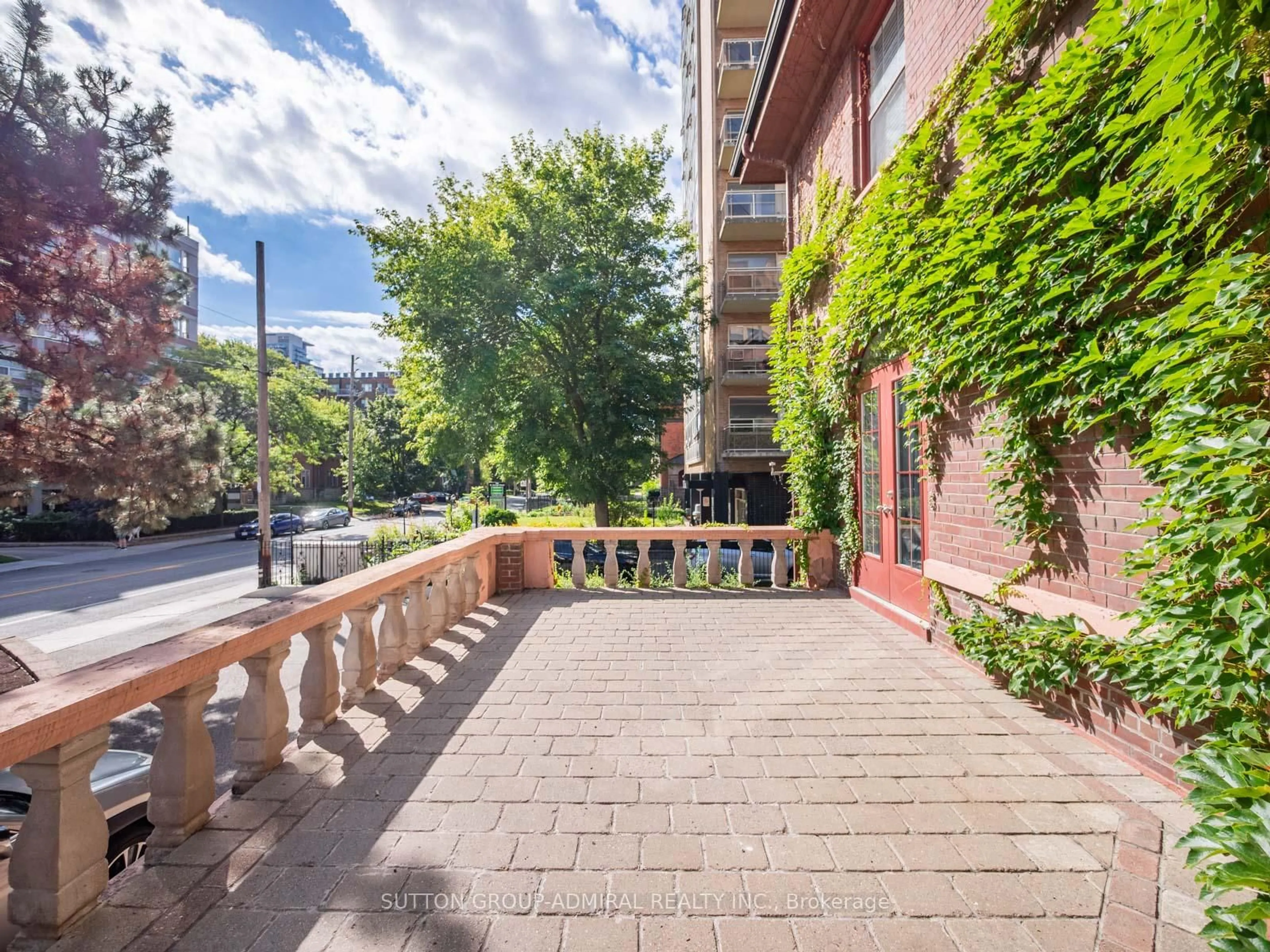 Patio, street for 212 St. George St #106, Toronto Ontario M5R 2N5