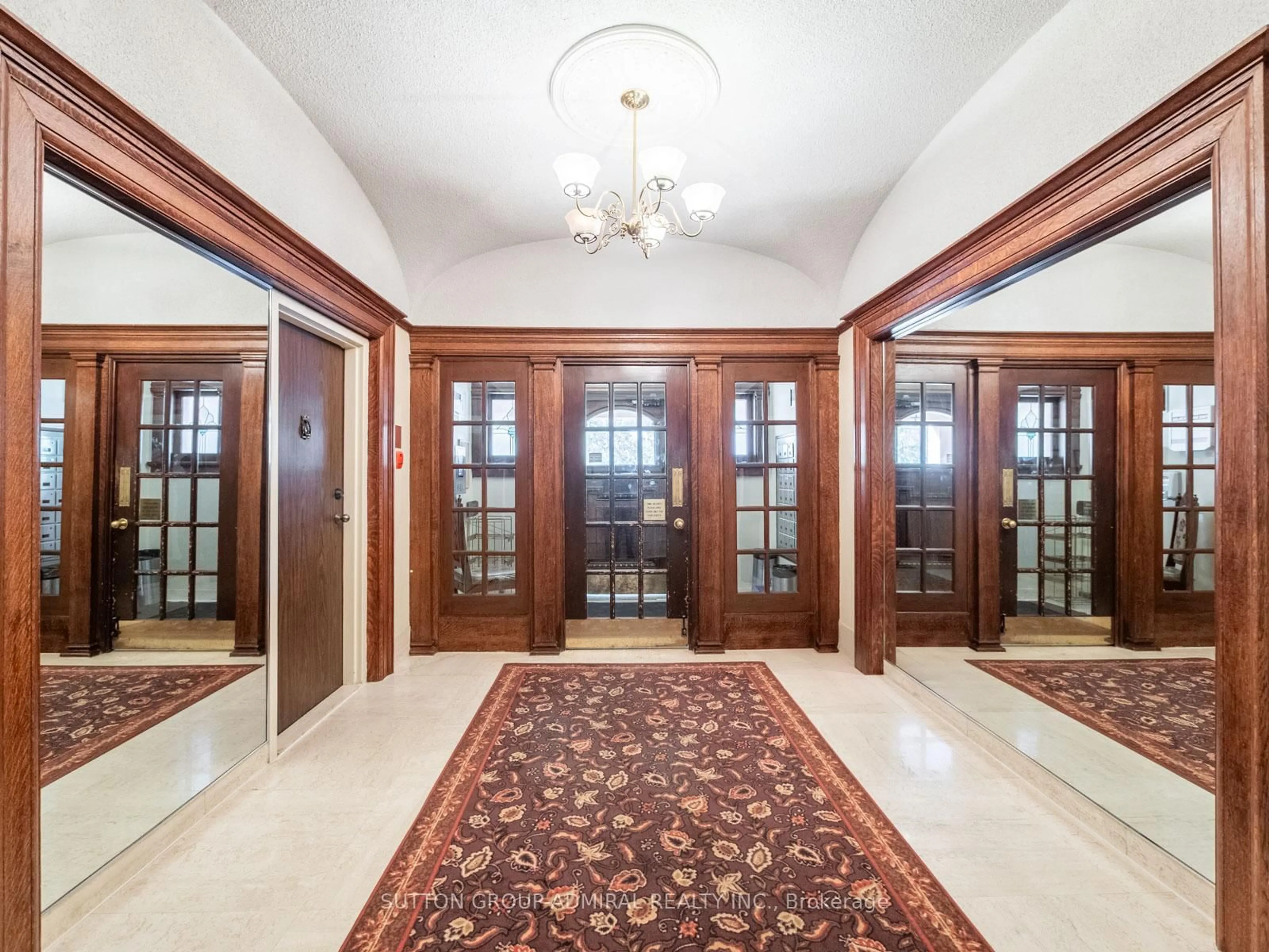 Indoor foyer for 212 St. George St #106, Toronto Ontario M5R 2N5