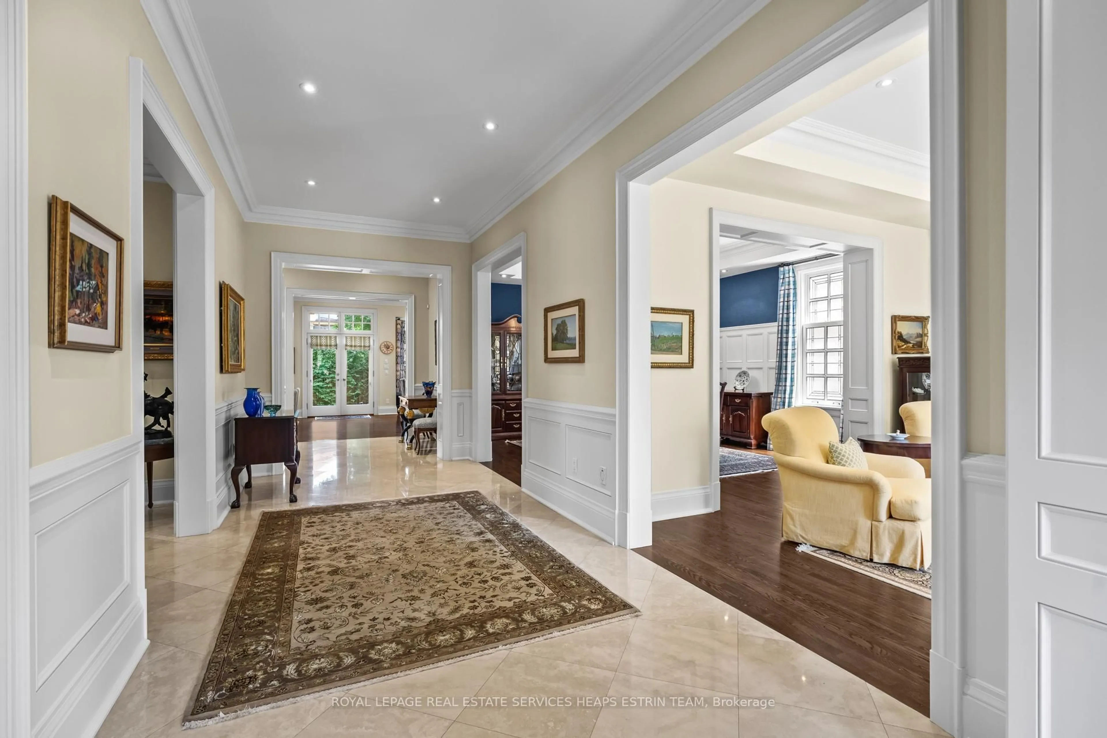 Indoor foyer for 260 St Leonards Ave, Toronto Ontario M4N 1L2