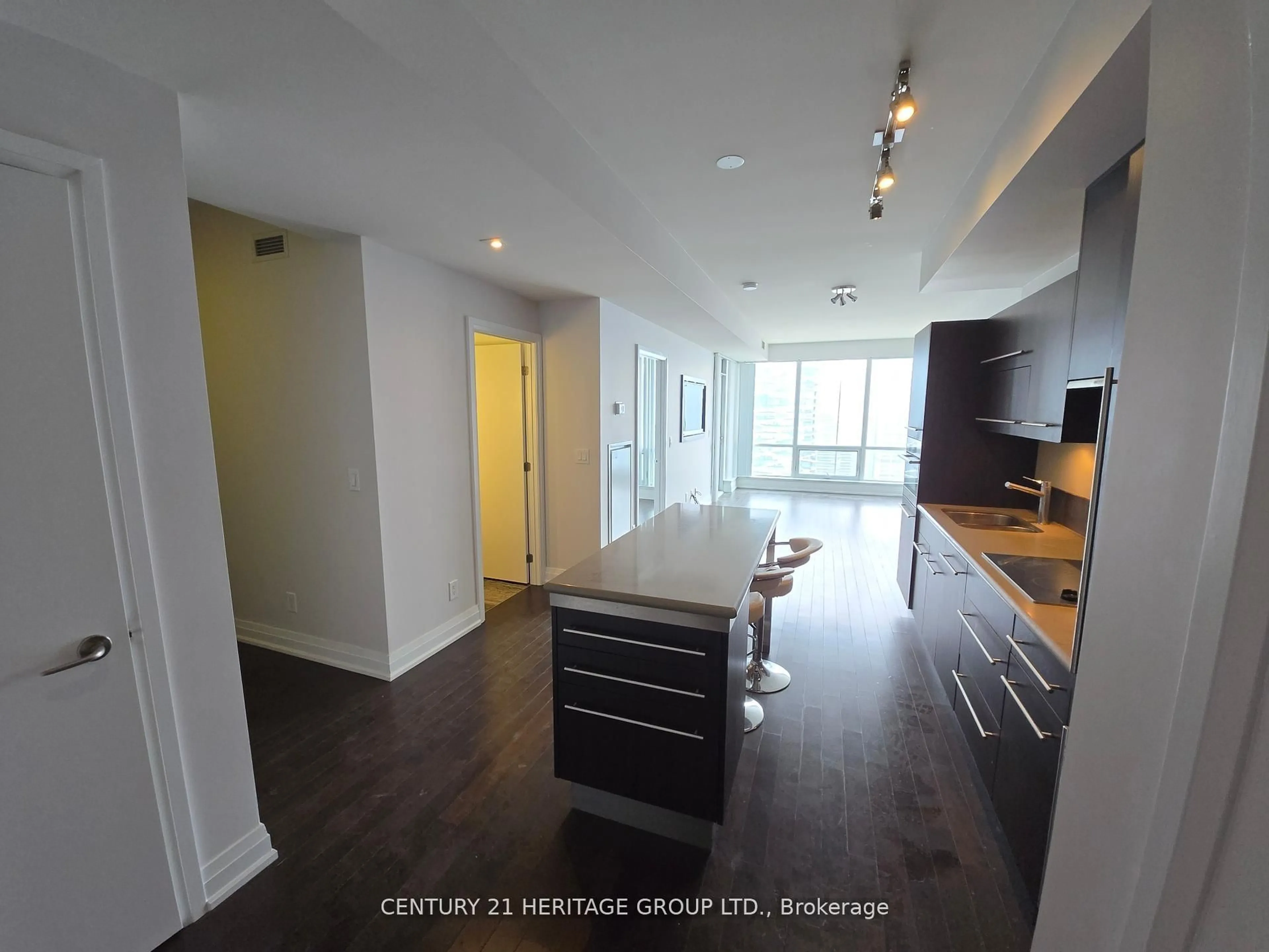 Open concept kitchen, wood/laminate floor for 80 John St #3410, Toronto Ontario M5V 3X4