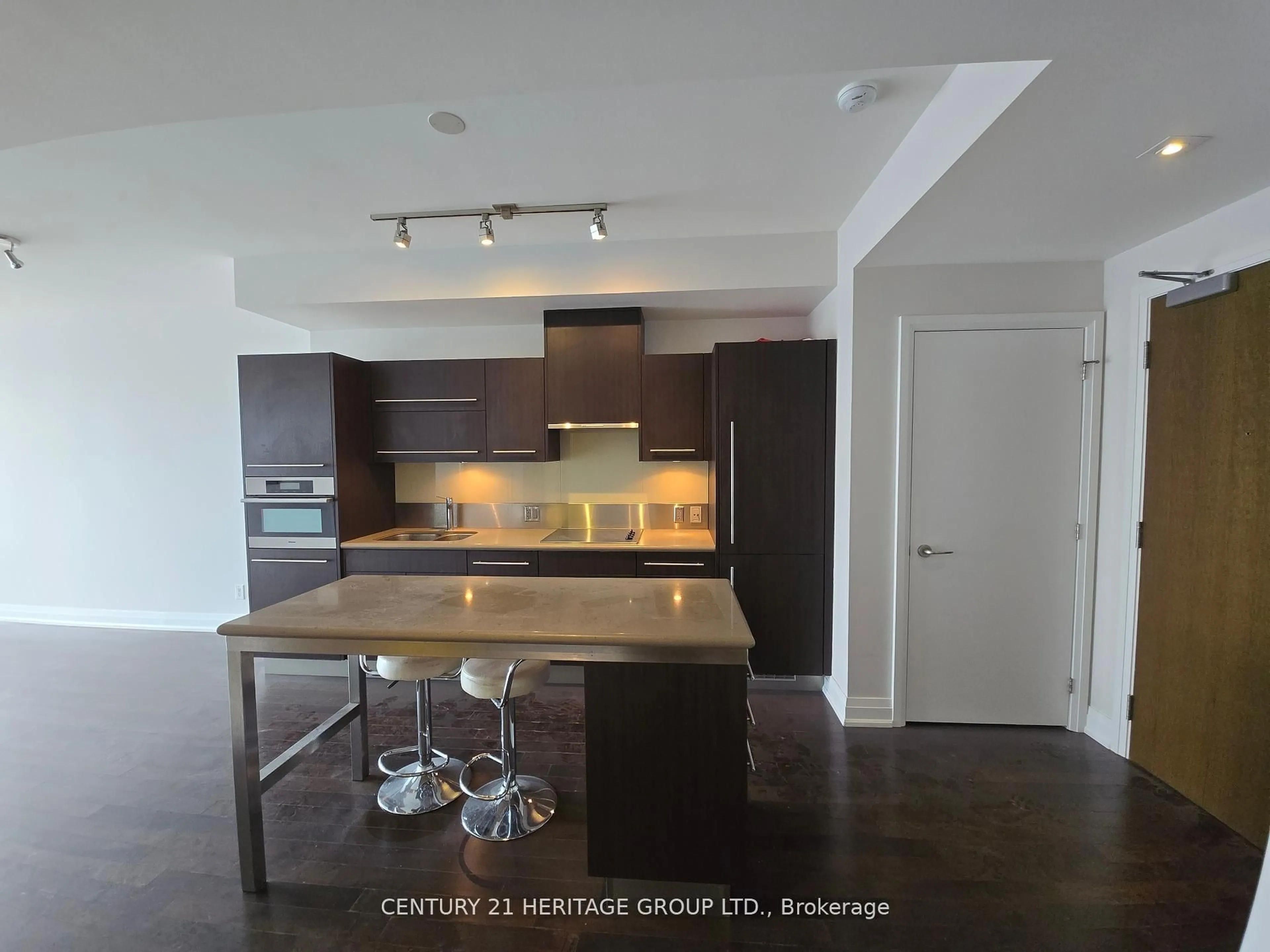 Open concept kitchen, wood/laminate floor for 80 John St #3410, Toronto Ontario M5V 3X4