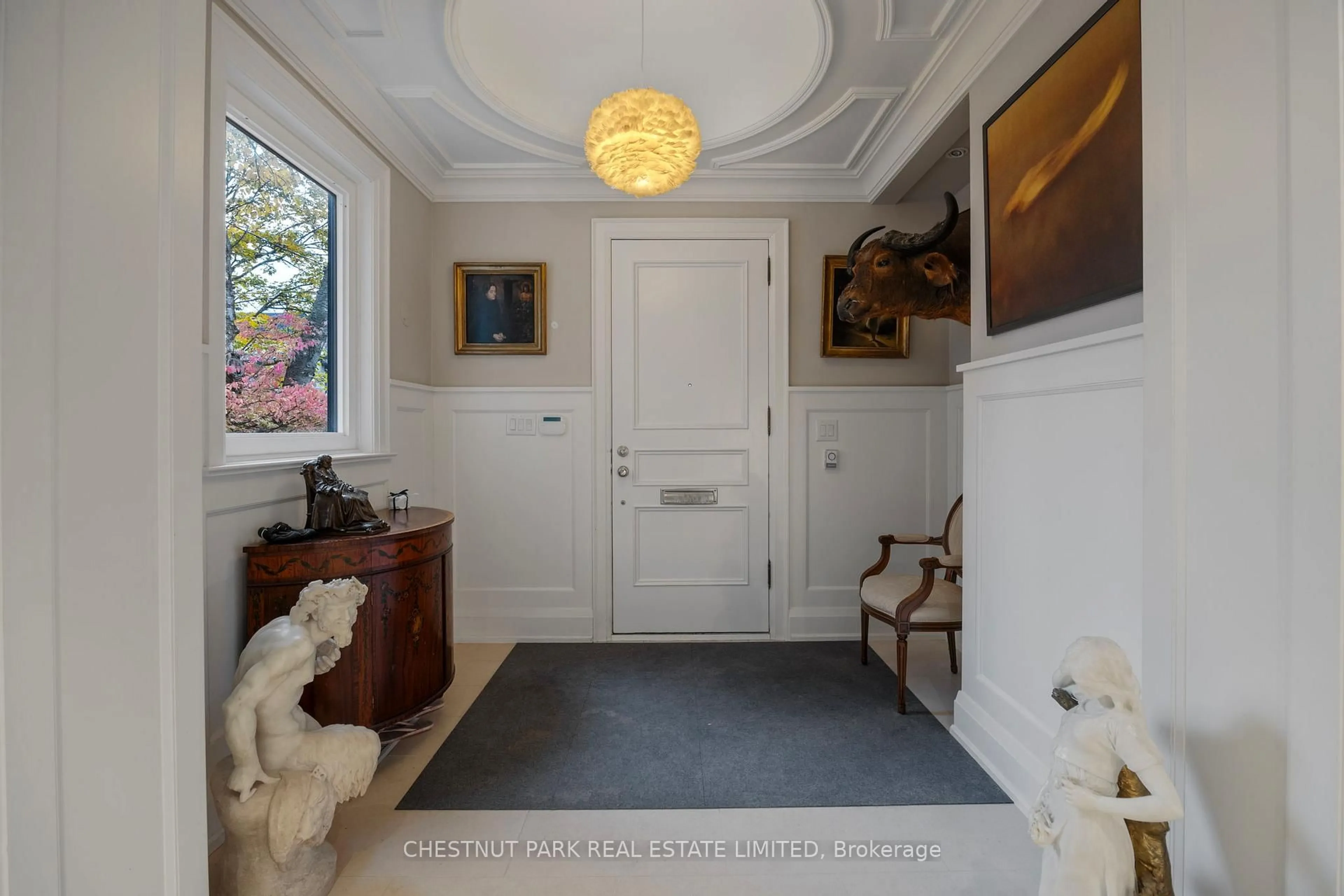 Indoor foyer for 230 Strathallan Wood, Toronto Ontario M5N 1T4