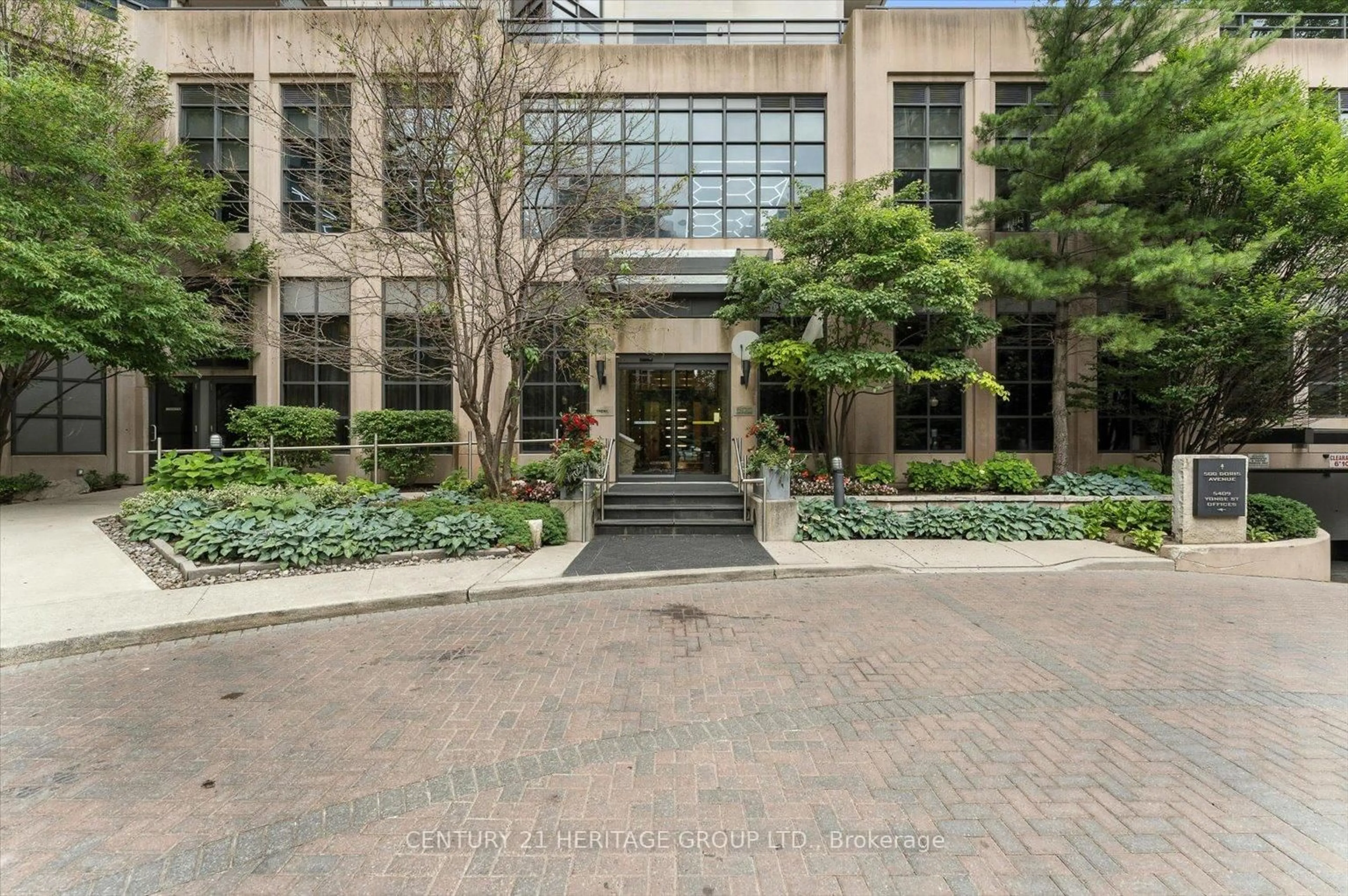 Indoor foyer for 500 Doris Ave #1325, Toronto Ontario M2N 0C1
