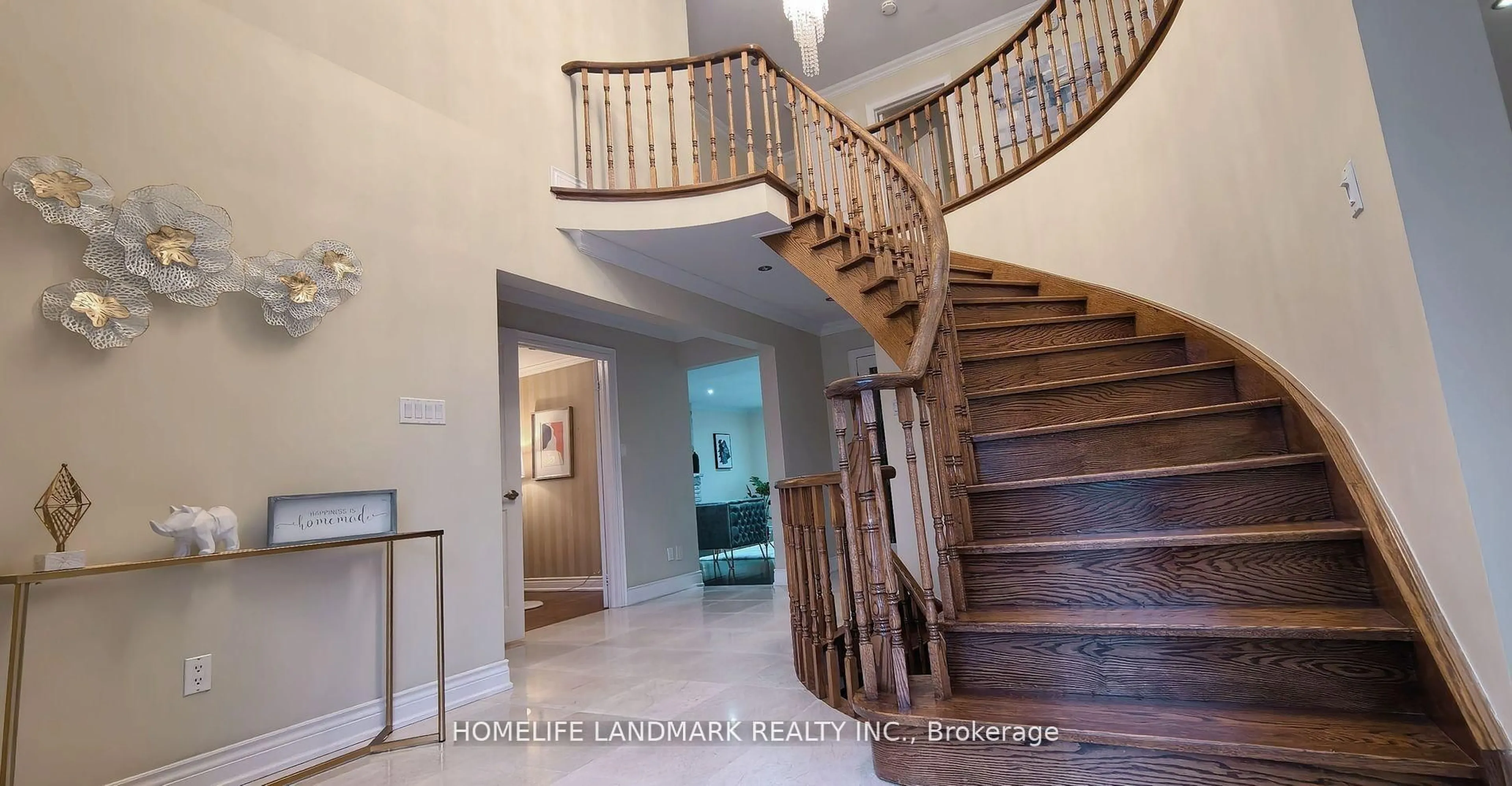 Indoor foyer for 12 Clarinda Dr, Toronto Ontario M2K 2W7