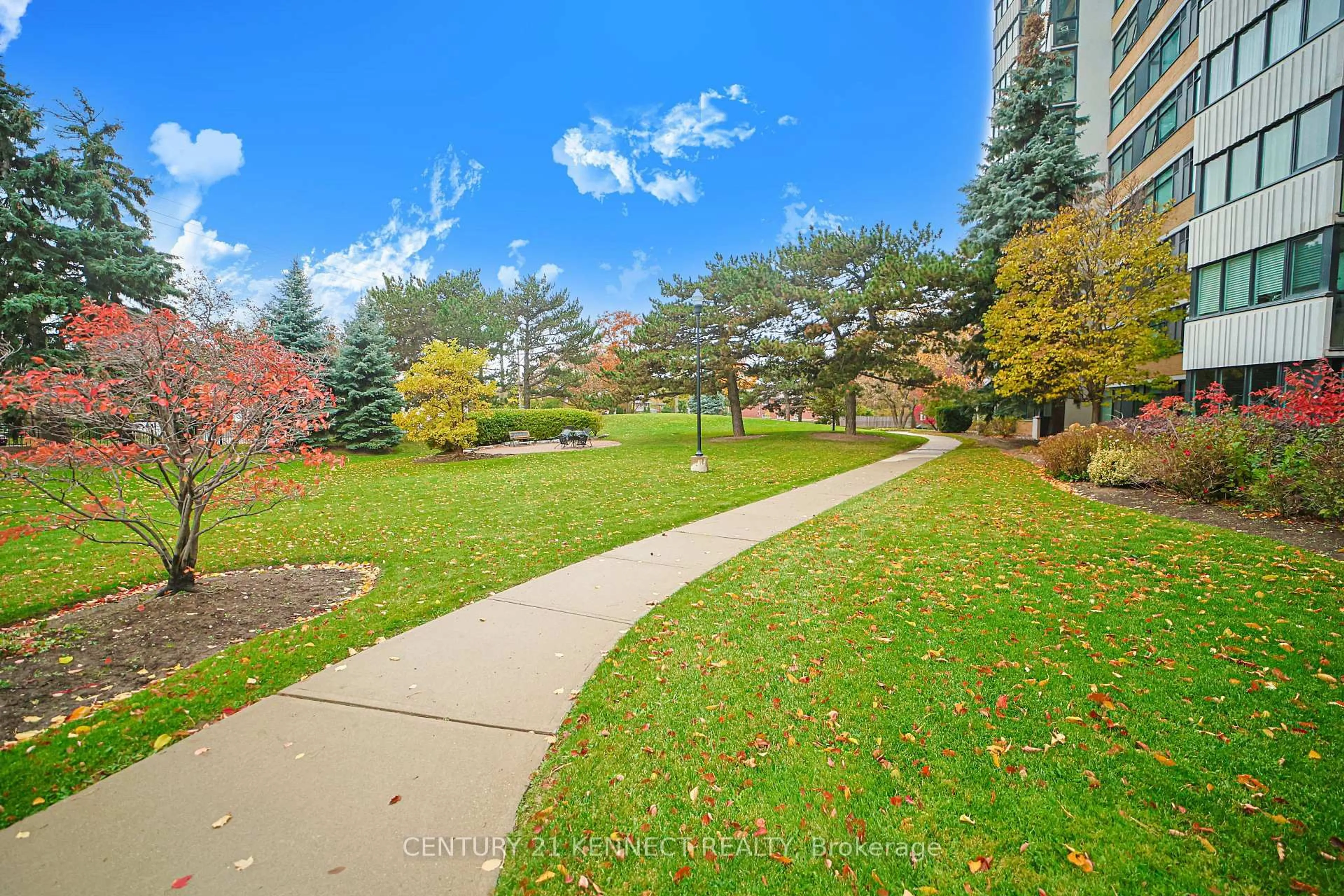 Patio, water/lake/river/ocean view for 90 Fisherville Rd #1006, Toronto Ontario M2R 3J9
