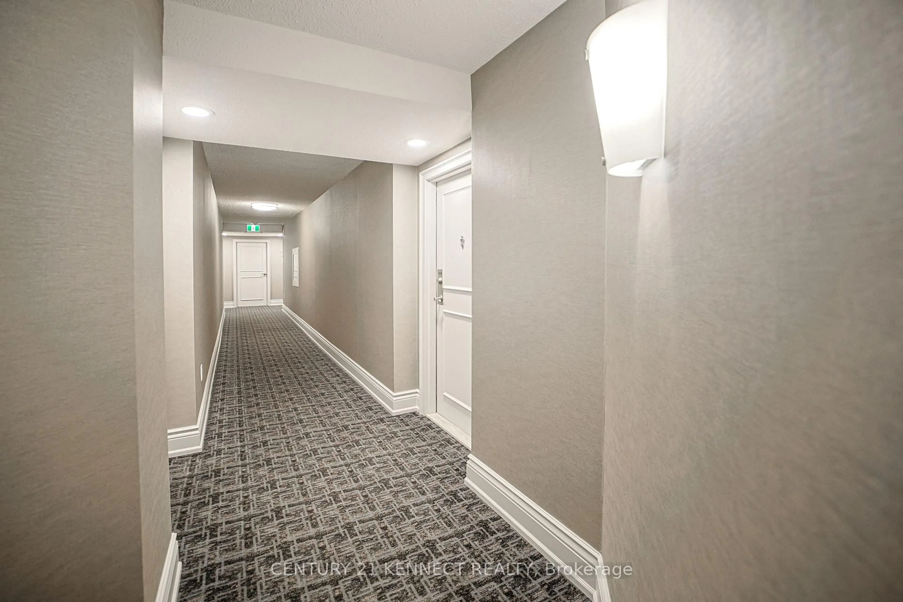 Indoor foyer for 90 Fisherville Rd #1006, Toronto Ontario M2R 3J9