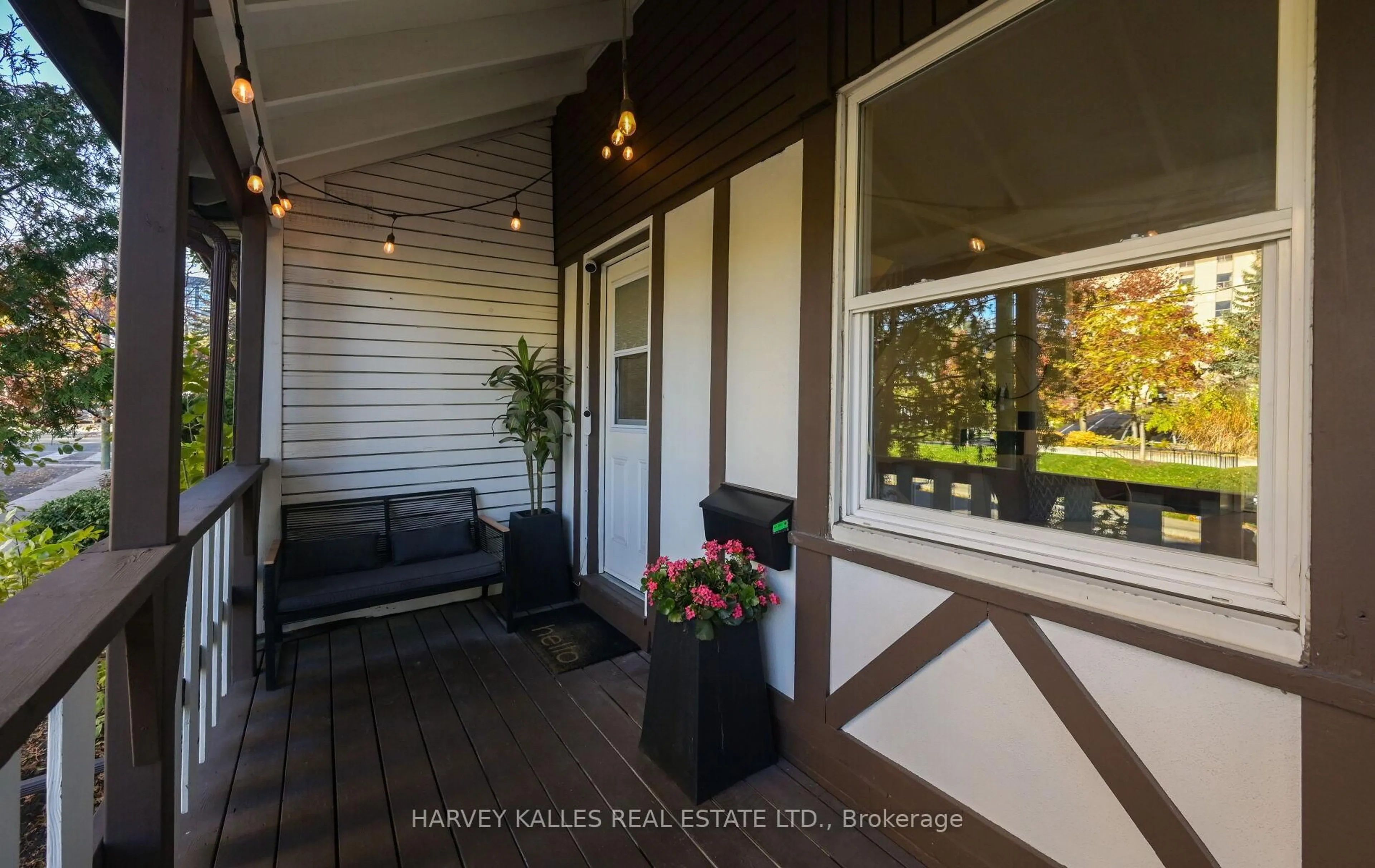 Indoor entryway for 85 Montgomery Ave, Toronto Ontario M4R 1E1