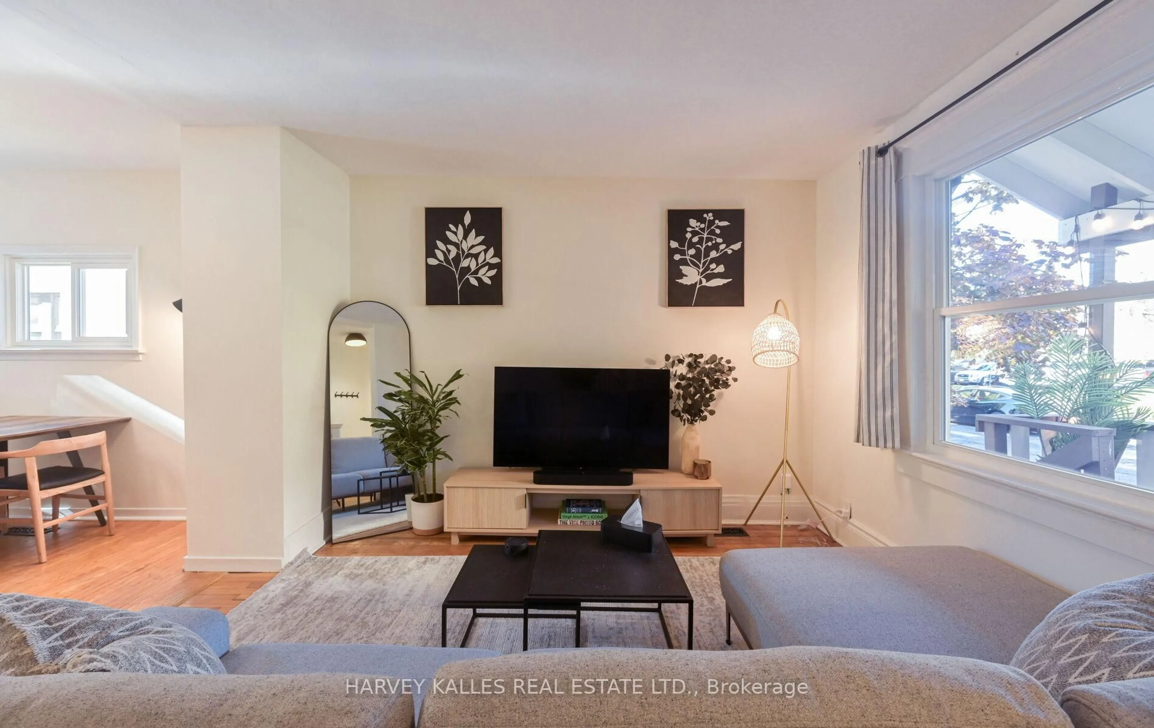 Living room with furniture, unknown for 85 Montgomery Ave, Toronto Ontario M4R 1E1