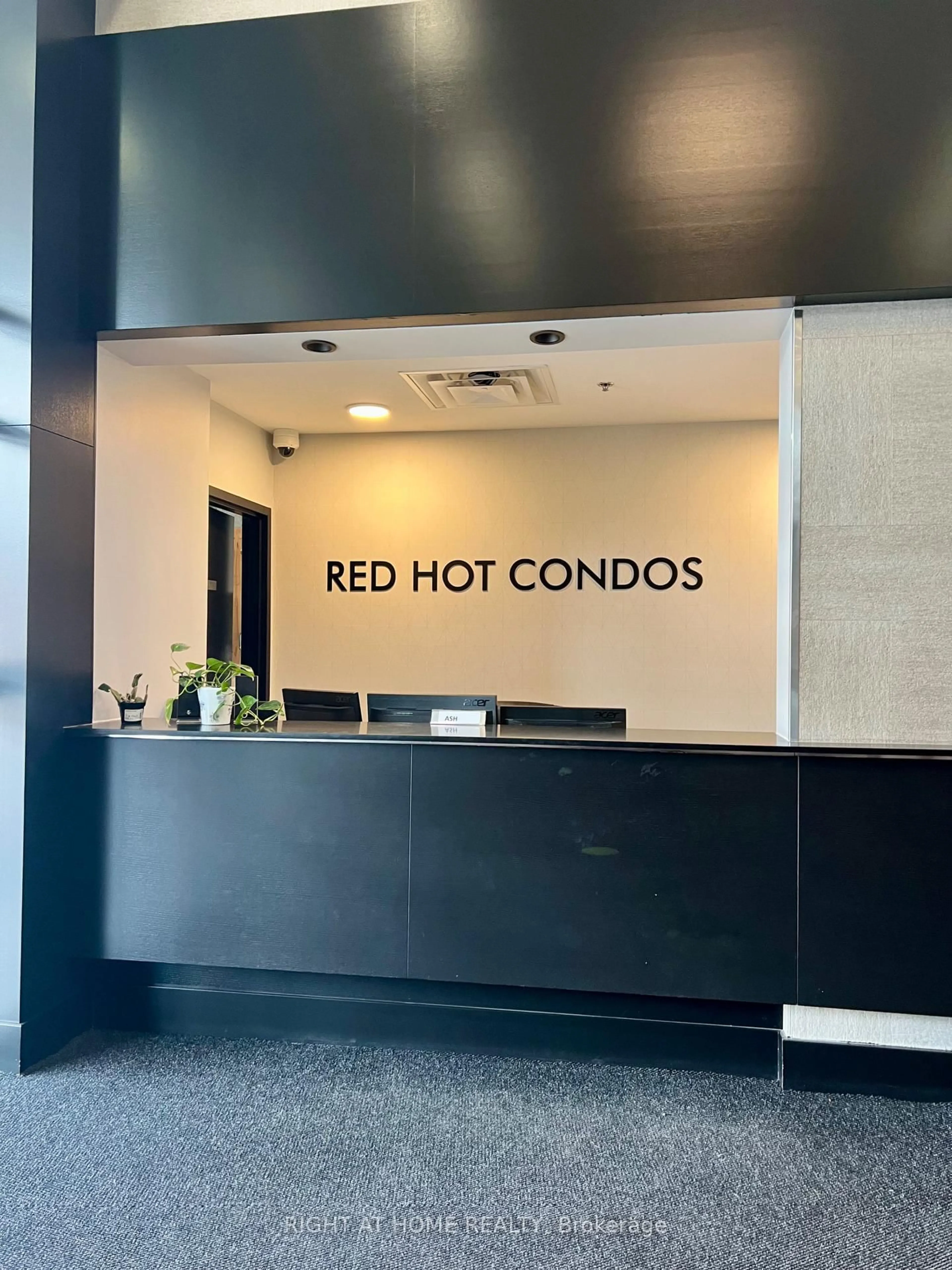 Indoor foyer for 120 Dallimore Circ #628, Toronto Ontario M3C 4J1