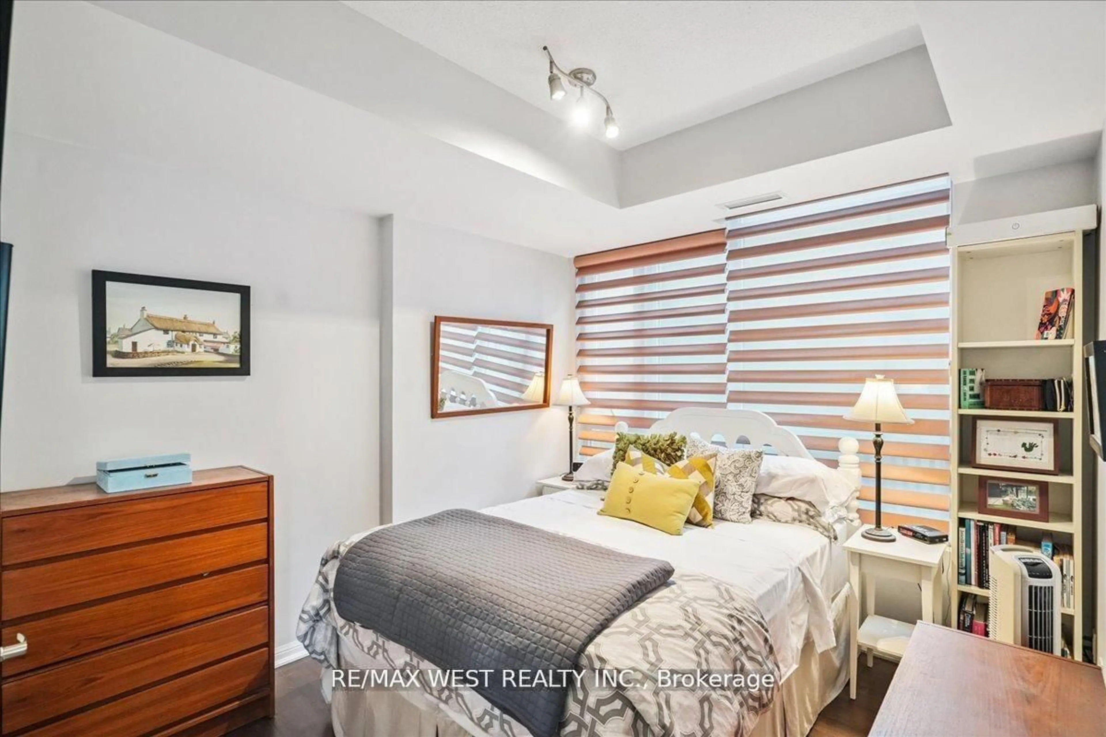 Bedroom with bed, unknown for 628 Fleet St #324, Toronto Ontario M5V 1A8