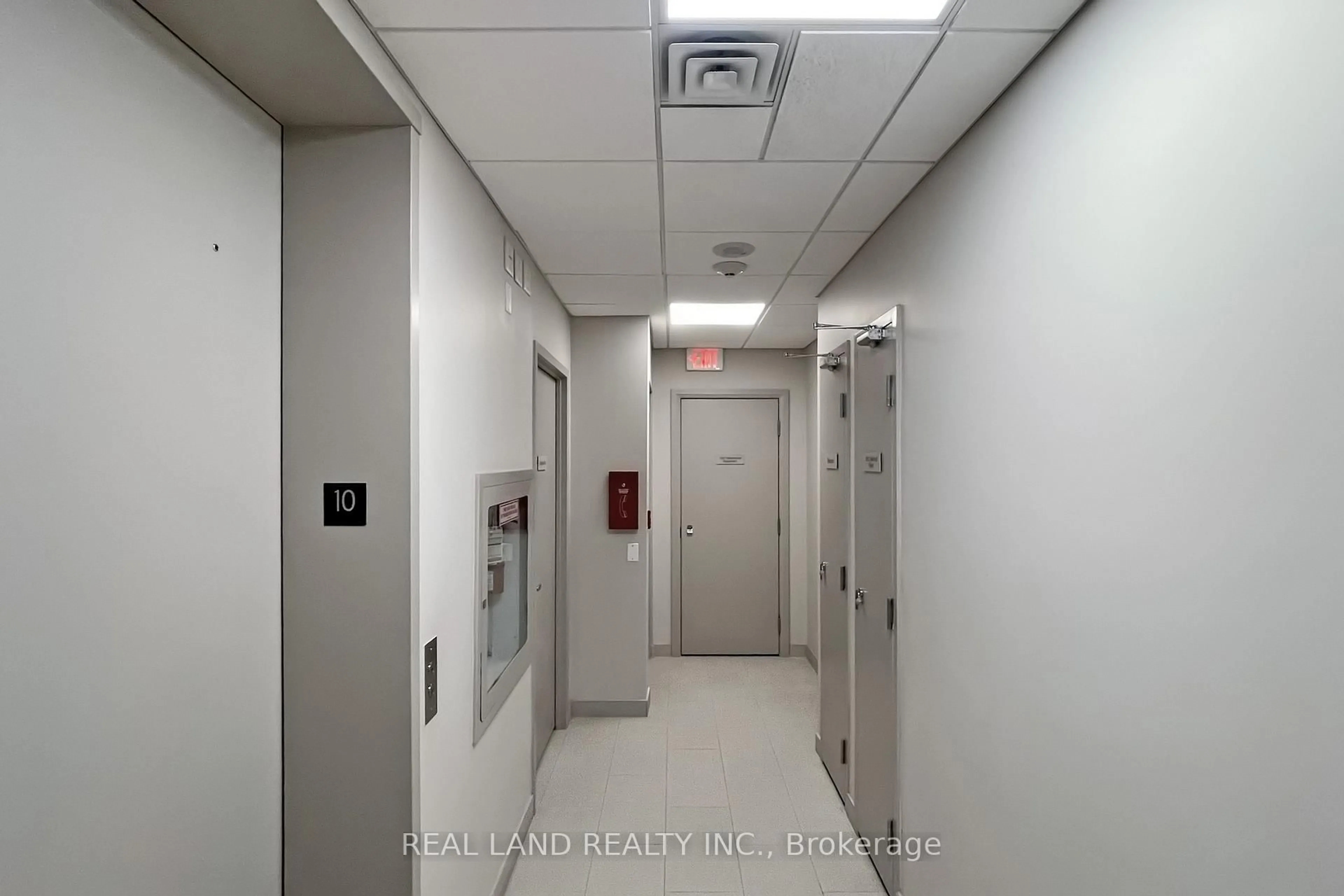 A pic of a room for 206 Bloor St #1001, Toronto Ontario M5S 1T8