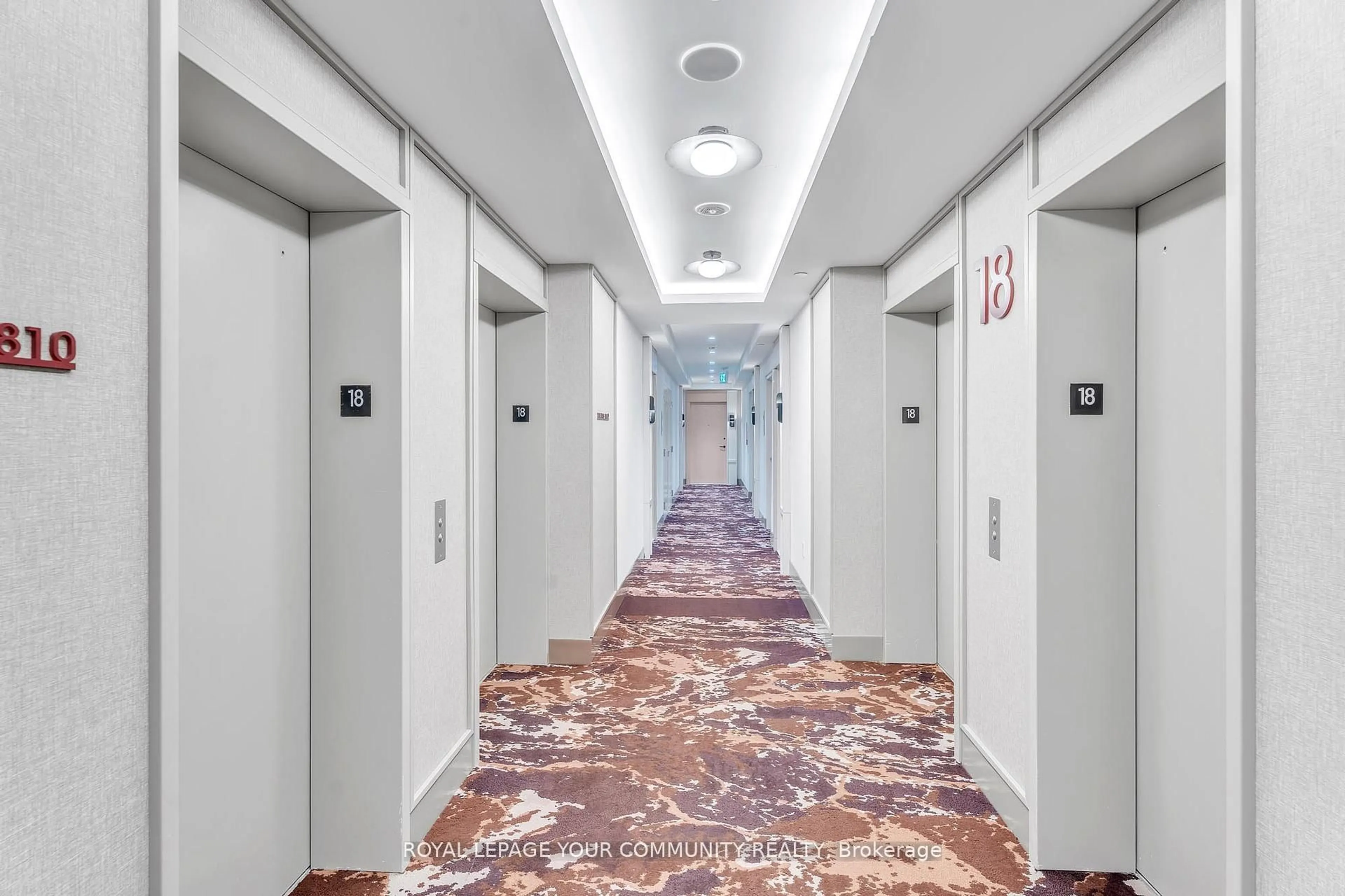 Indoor foyer for 10 Inn on the Park Dr #101, Toronto Ontario M3C 0P9