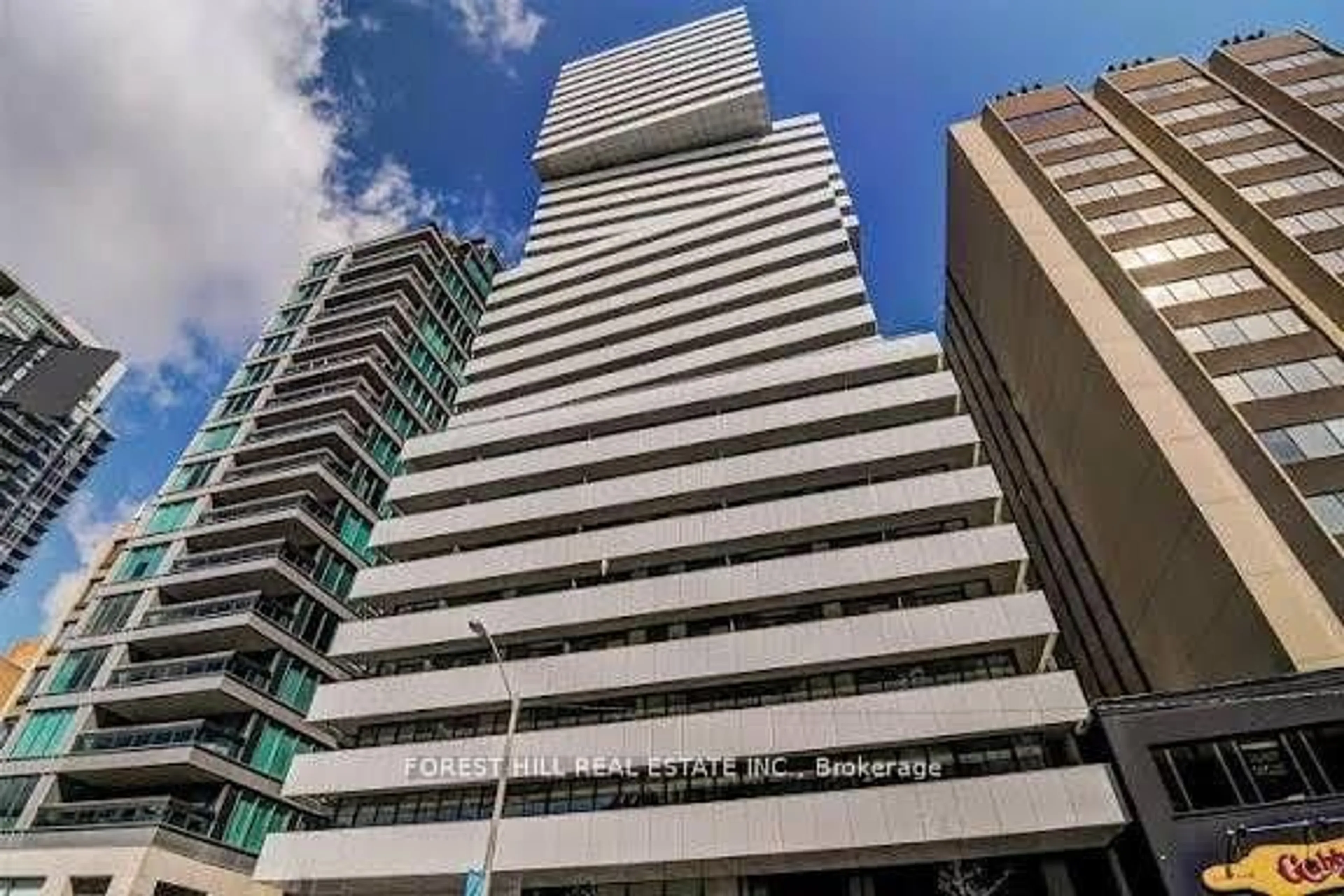 Indoor foyer for 200 Bloor St #1708, Toronto Ontario M5S 1T8