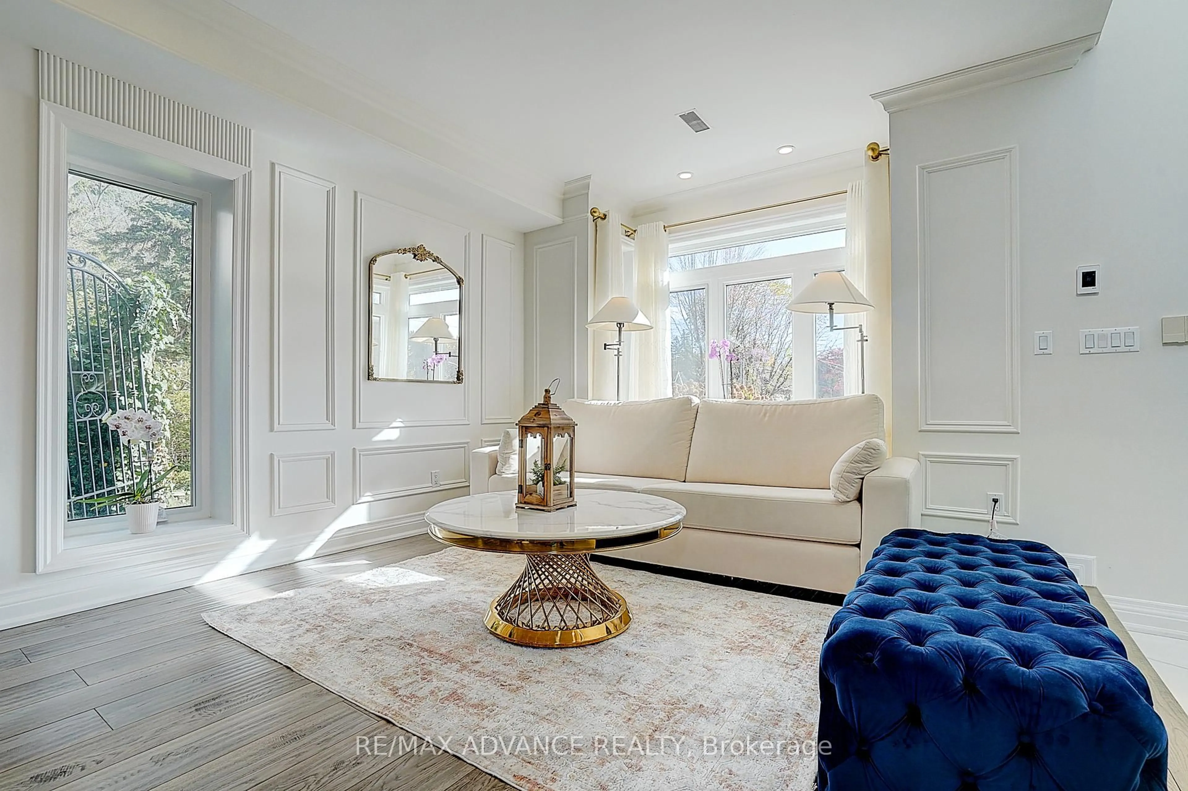 Living room with furniture, unknown for 32 Brookfield Rd, Toronto Ontario M2P 1A9