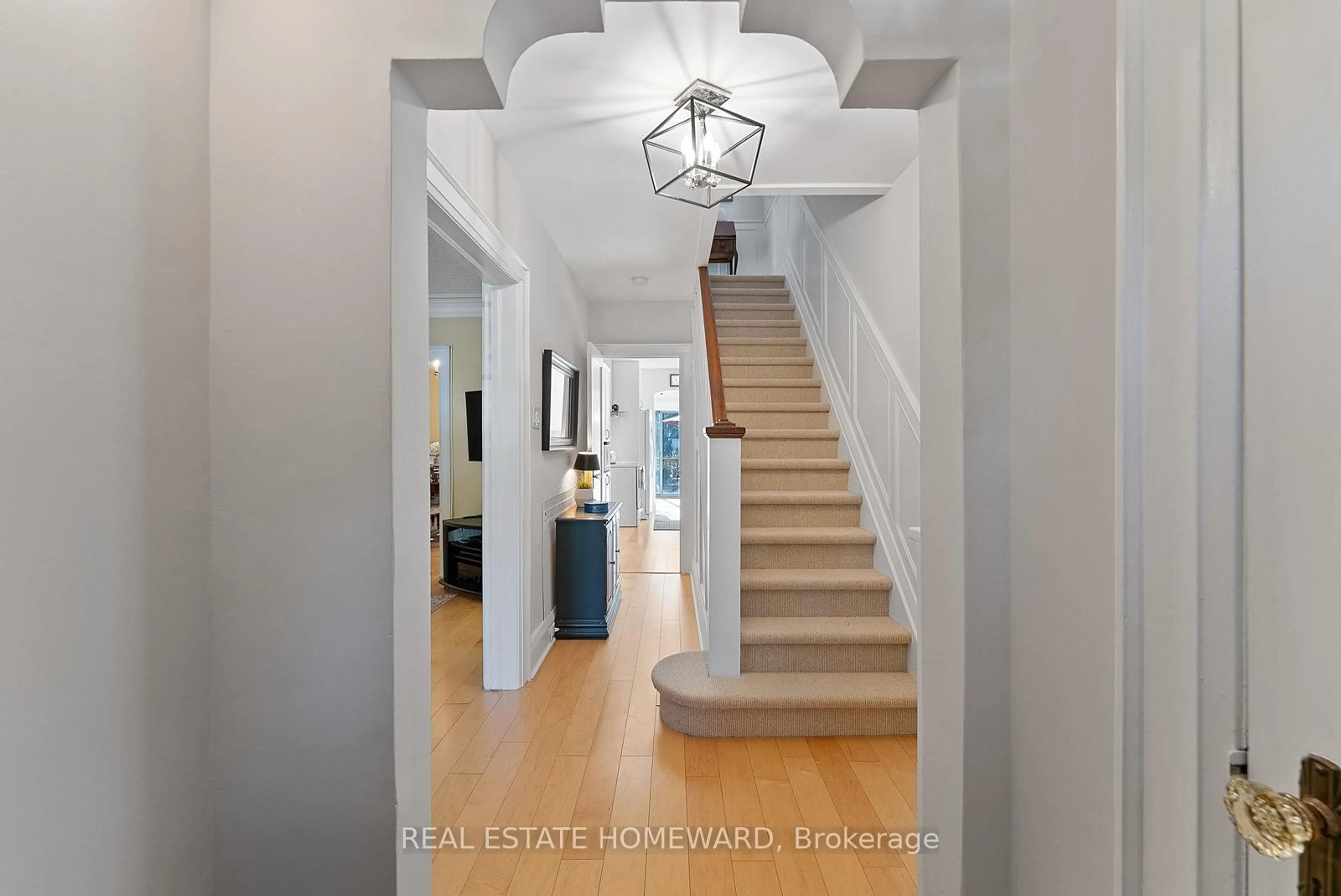 Unknown for 287 St Germain Ave, Toronto Ontario M5M 1W4