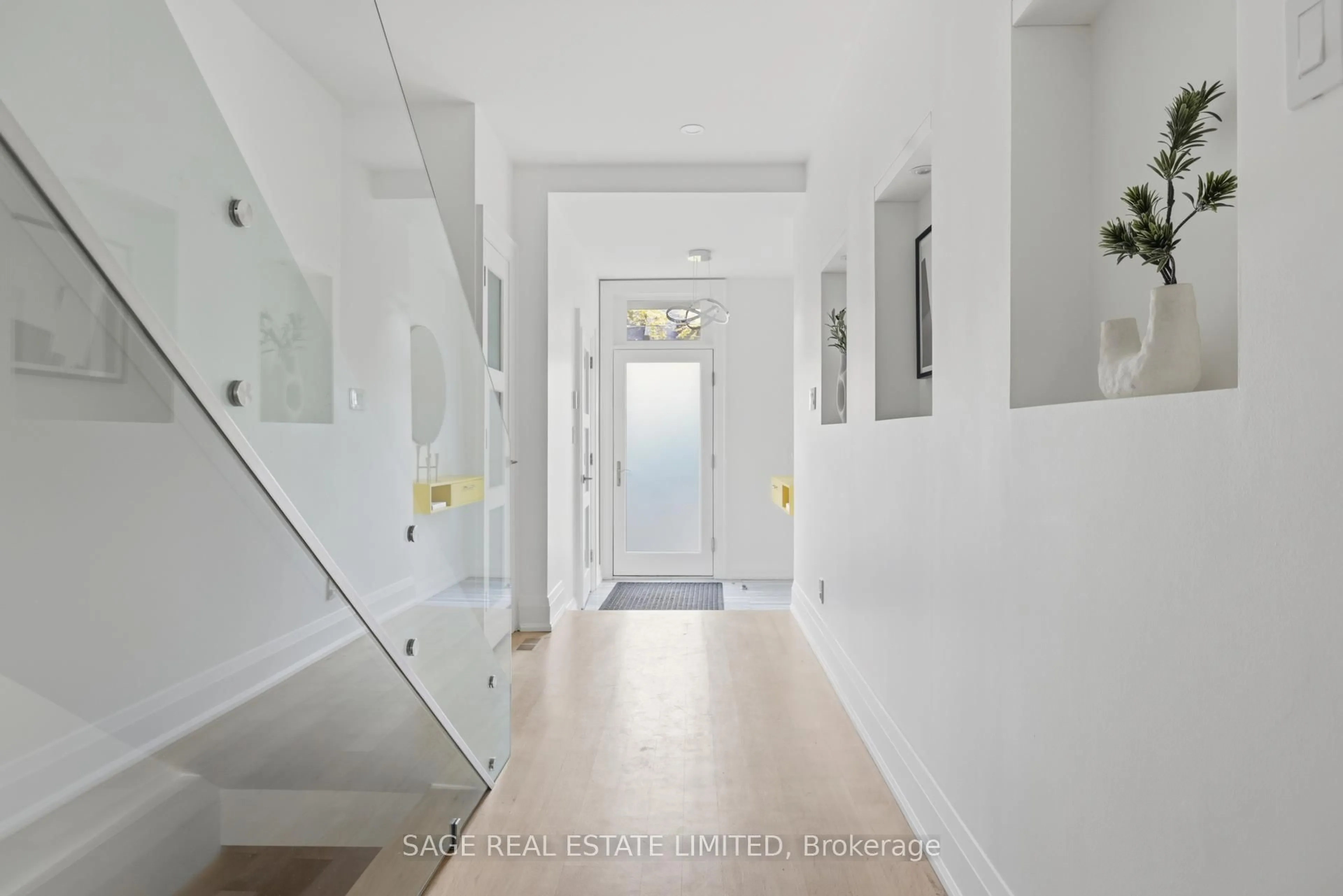 Indoor foyer for 166 Cottingham St, Toronto Ontario M4V 1C3