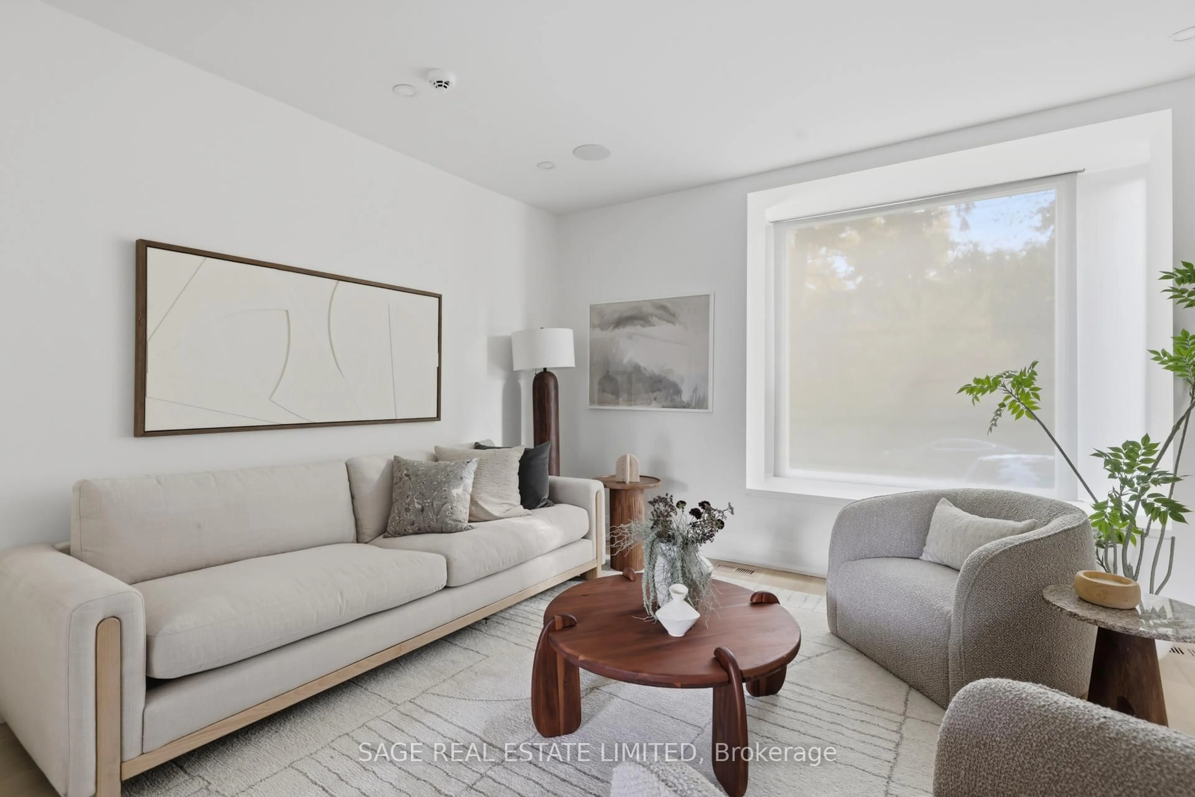 Living room with furniture, unknown for 166 Cottingham St, Toronto Ontario M4V 1C3