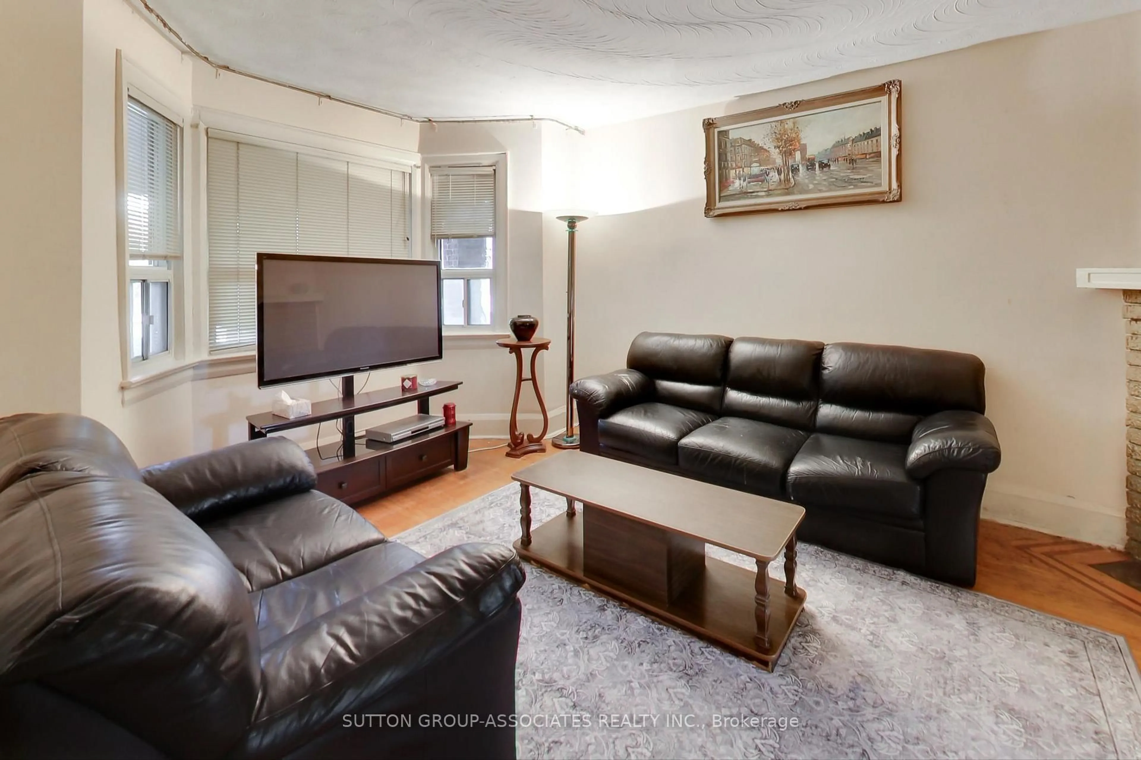 Living room with furniture, unknown for 66 Appleton Ave, Toronto Ontario M6E 3A5