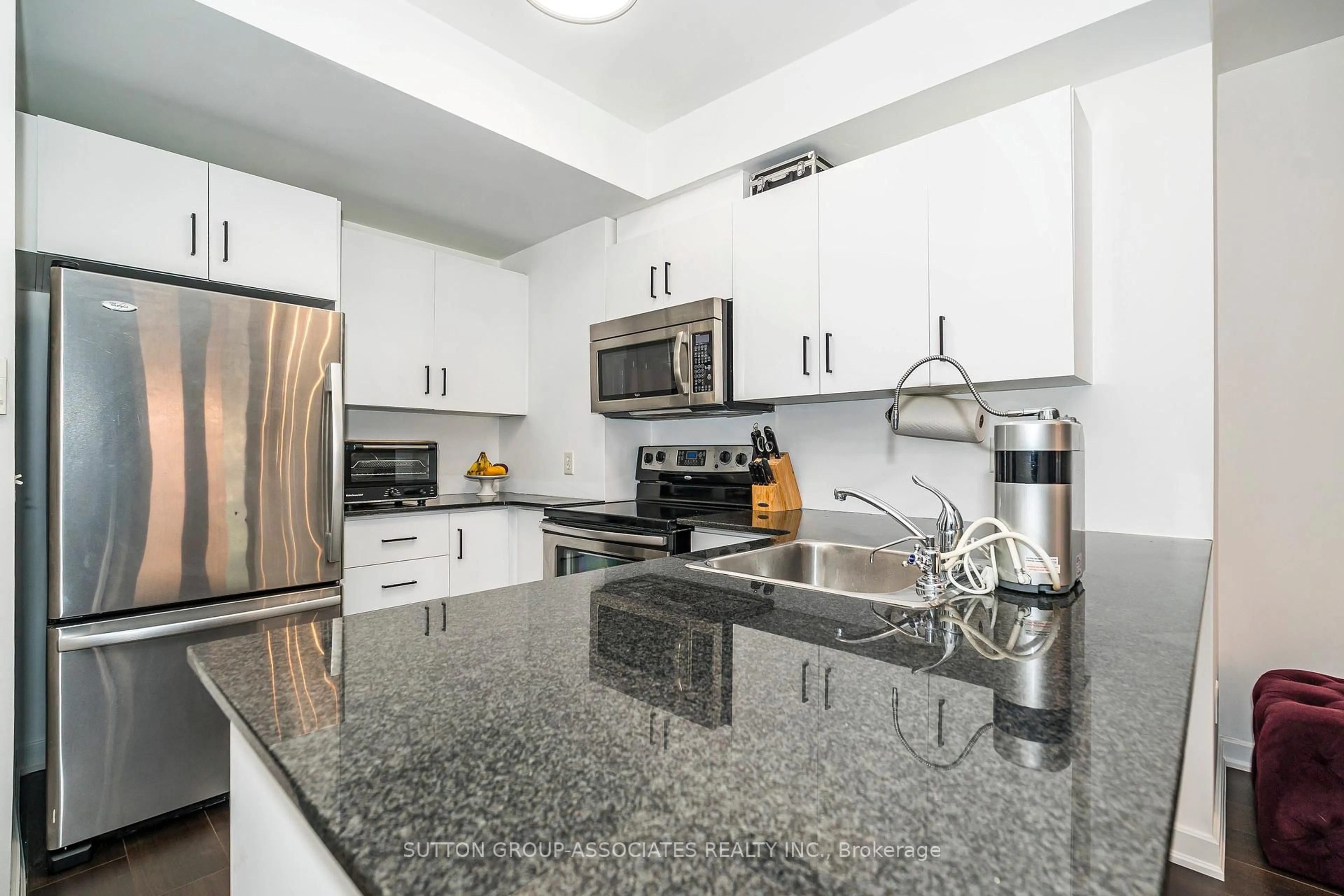 Standard kitchen, unknown for 539 Jarvis St #PH7, Toronto Ontario M4Y 2H7