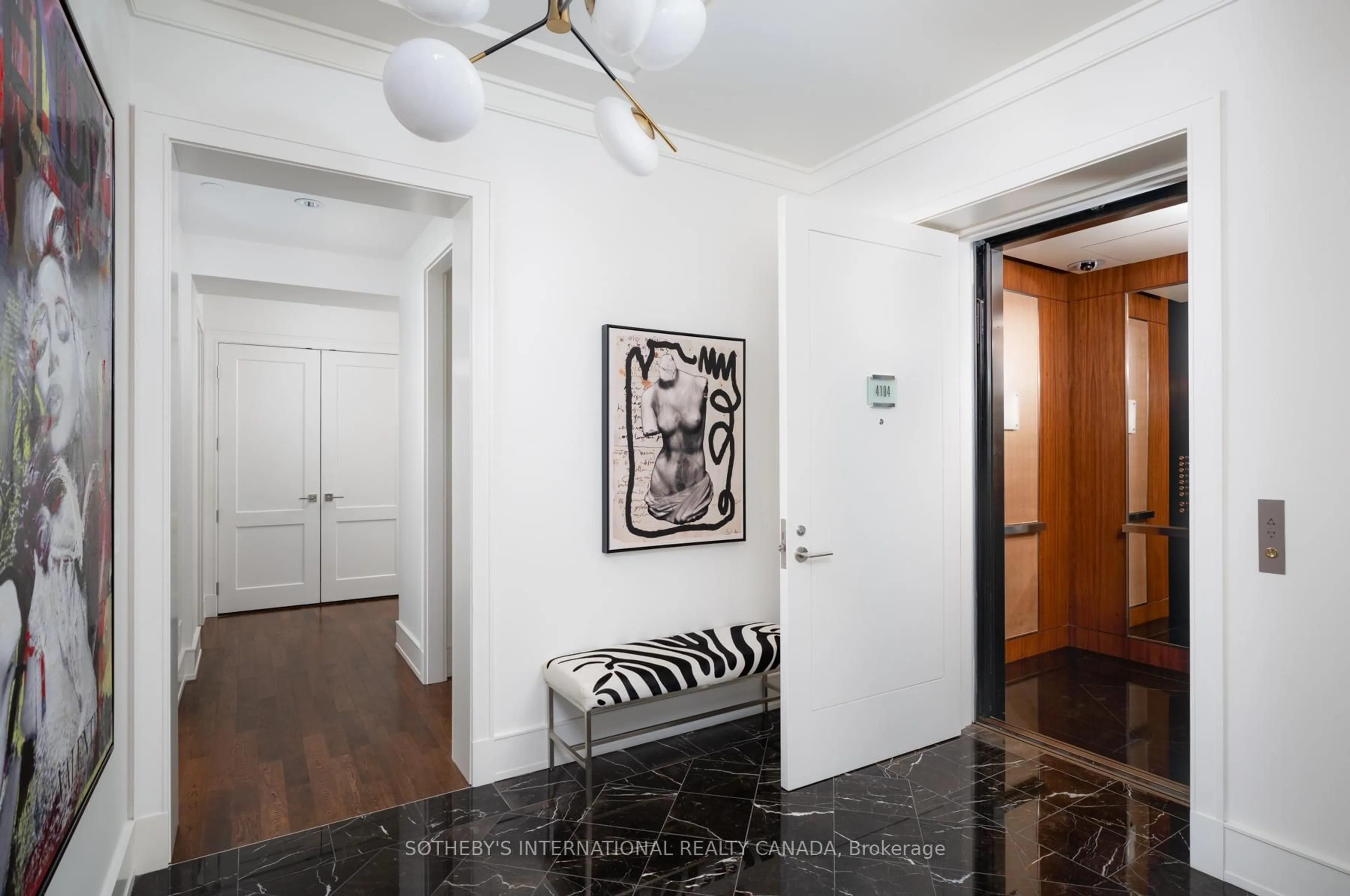 Indoor entryway for 183 Wellington St #4104, Toronto Ontario M5V 0A1