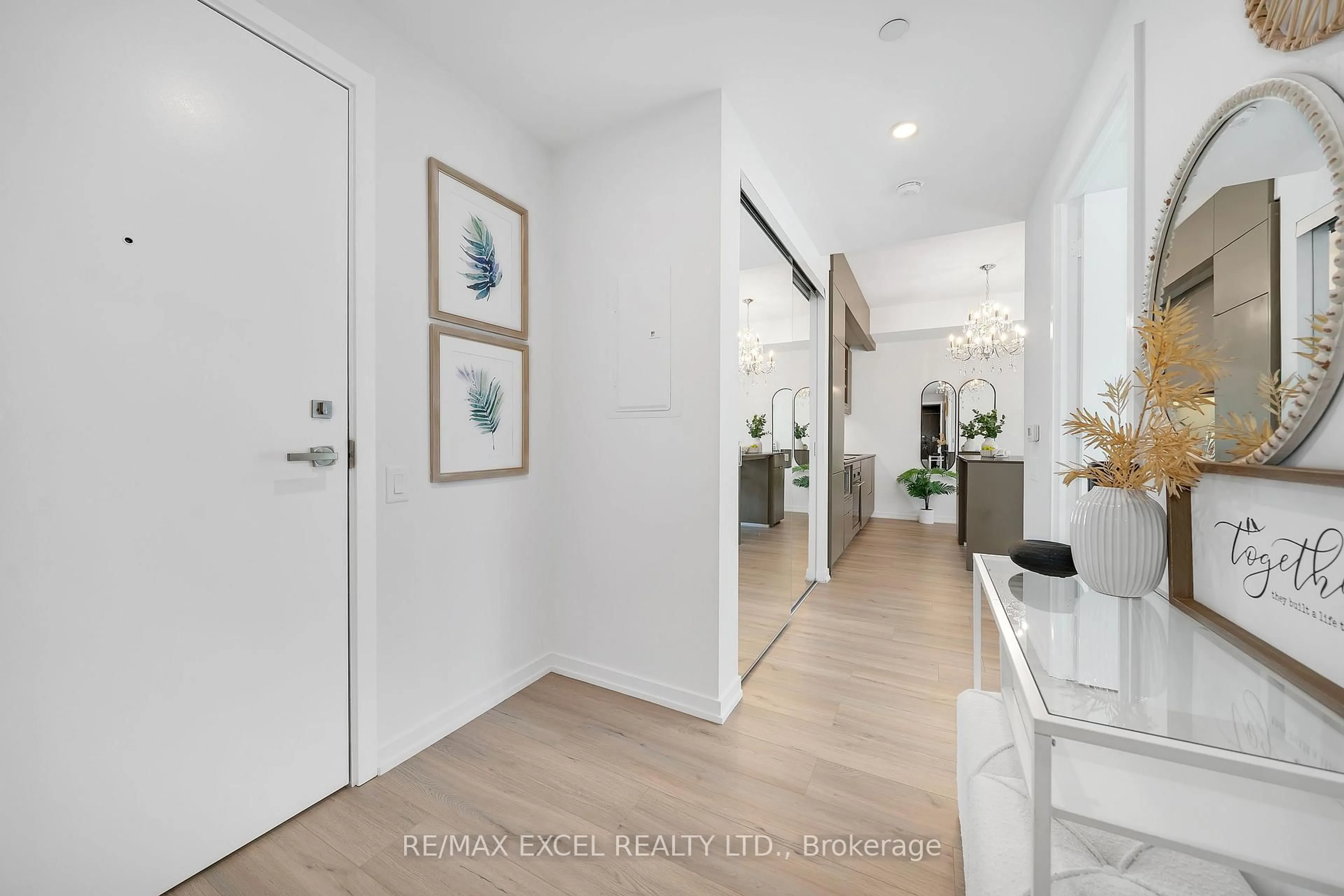 Indoor entryway for 101 Peter St #1508, Toronto Ontario M5V 0G6