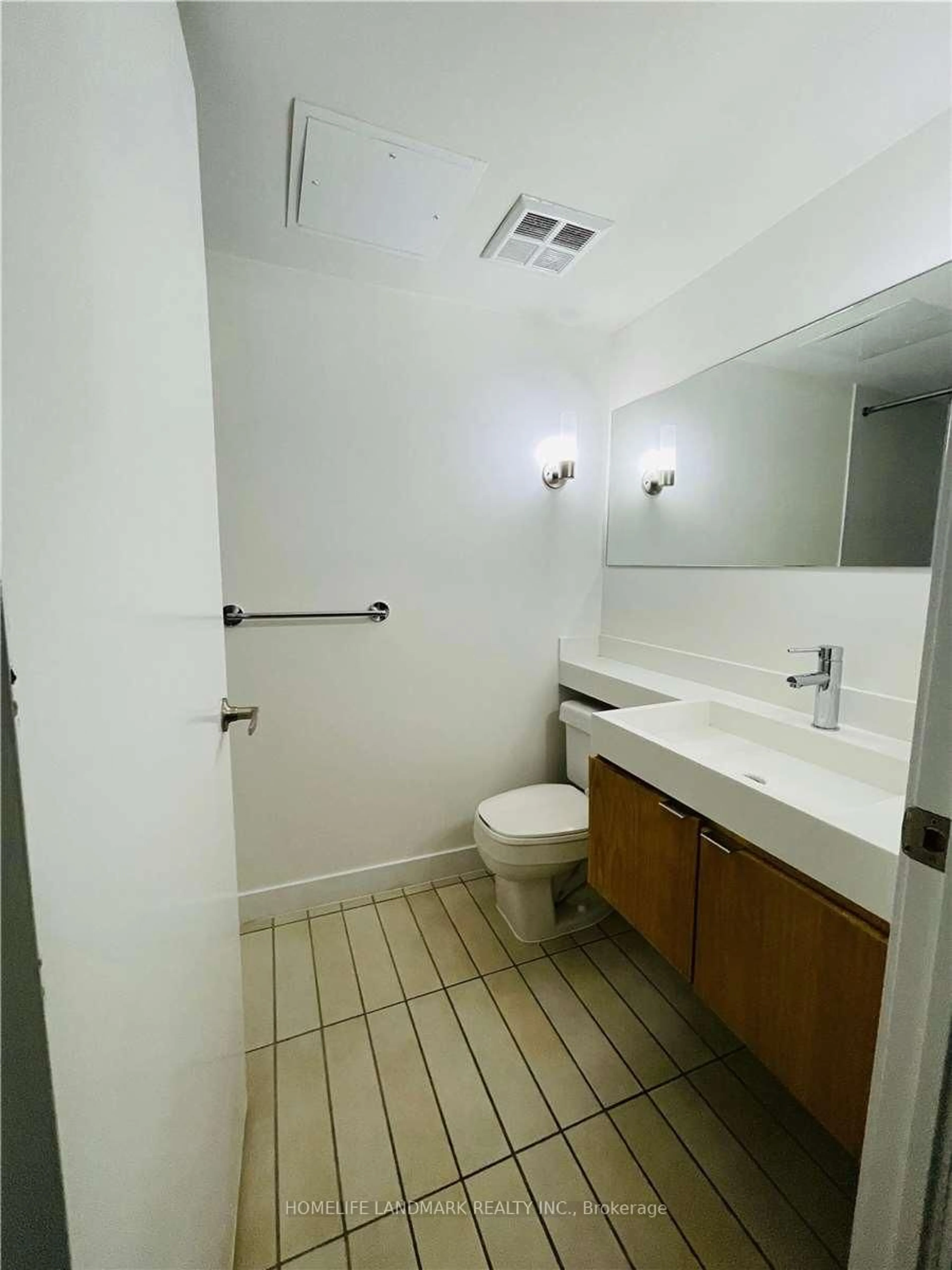 Standard bathroom, unknown for 4K Spadina Ave, Toronto Ontario M5V 3Y9