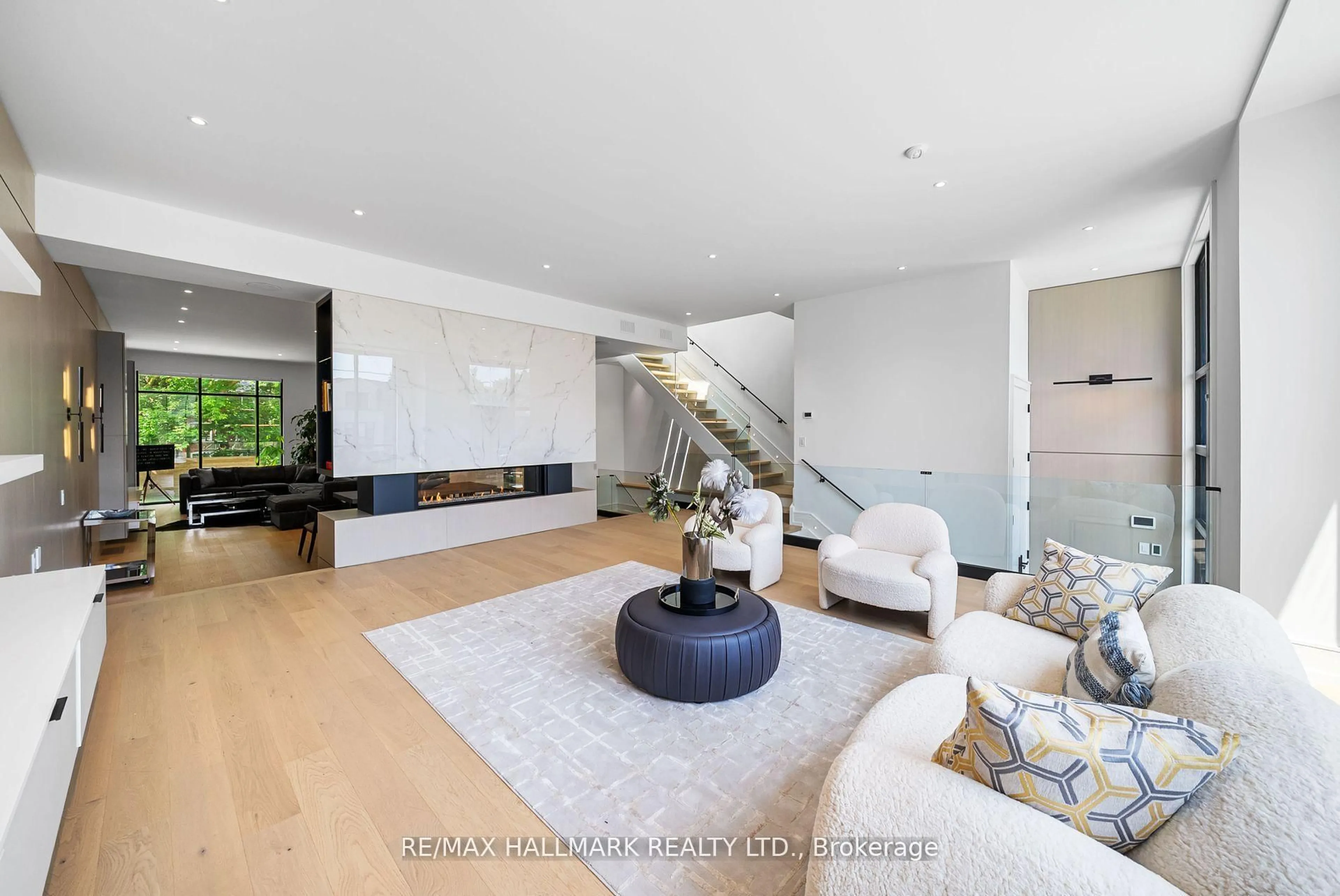 Living room with furniture, unknown for 22 Divadale Dr, Toronto Ontario M4G 2N9