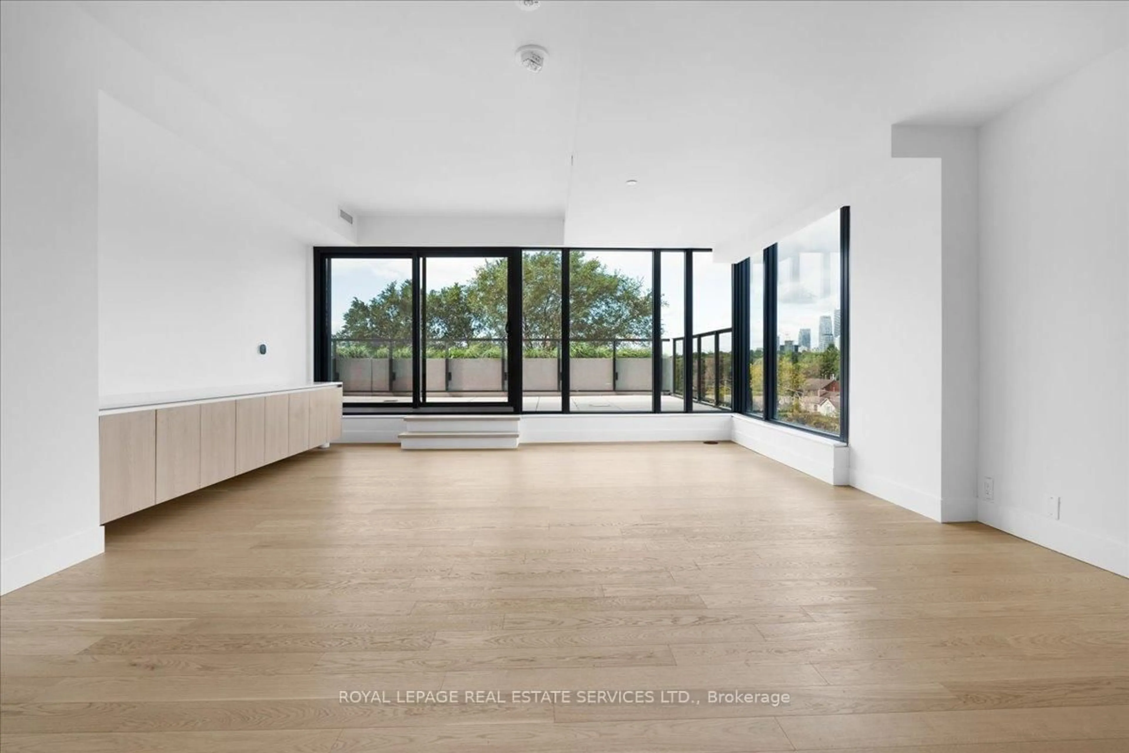 A pic of a room for 1414 Bayview Ave #502, Toronto Ontario M4G 0E2