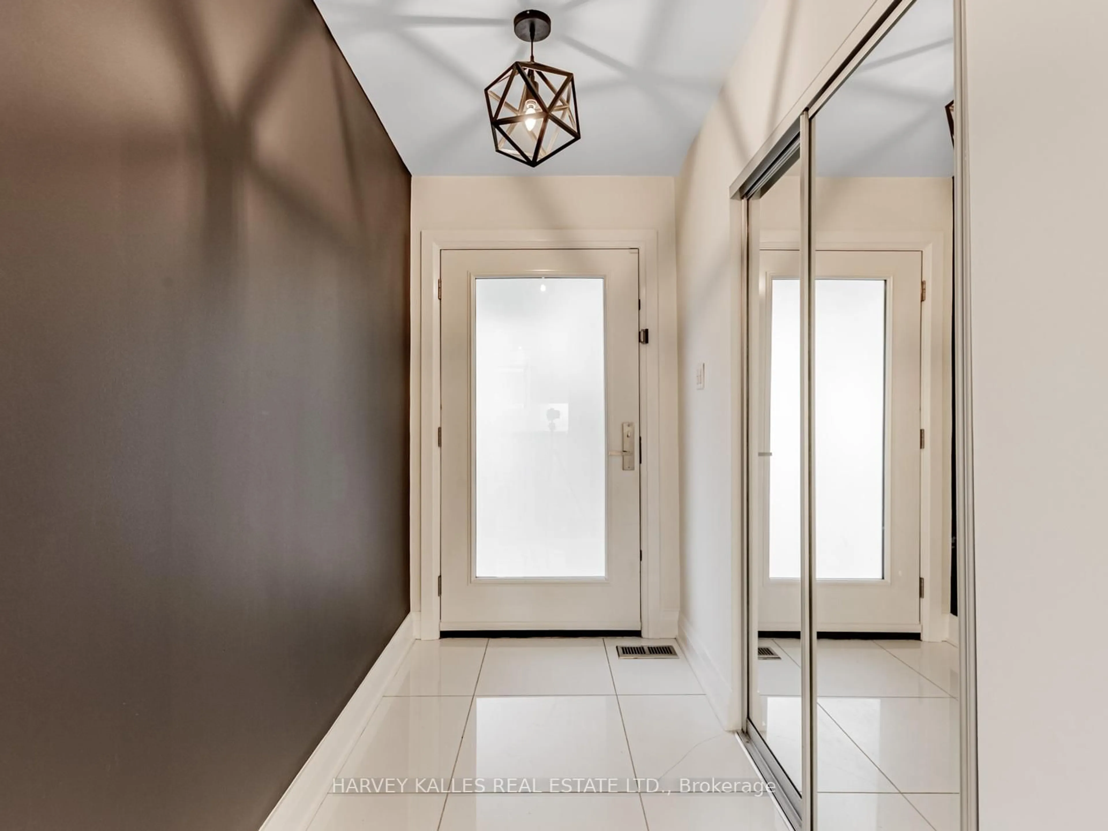 Indoor entryway for 62 Cocksfield Ave, Toronto Ontario M3H 3S6