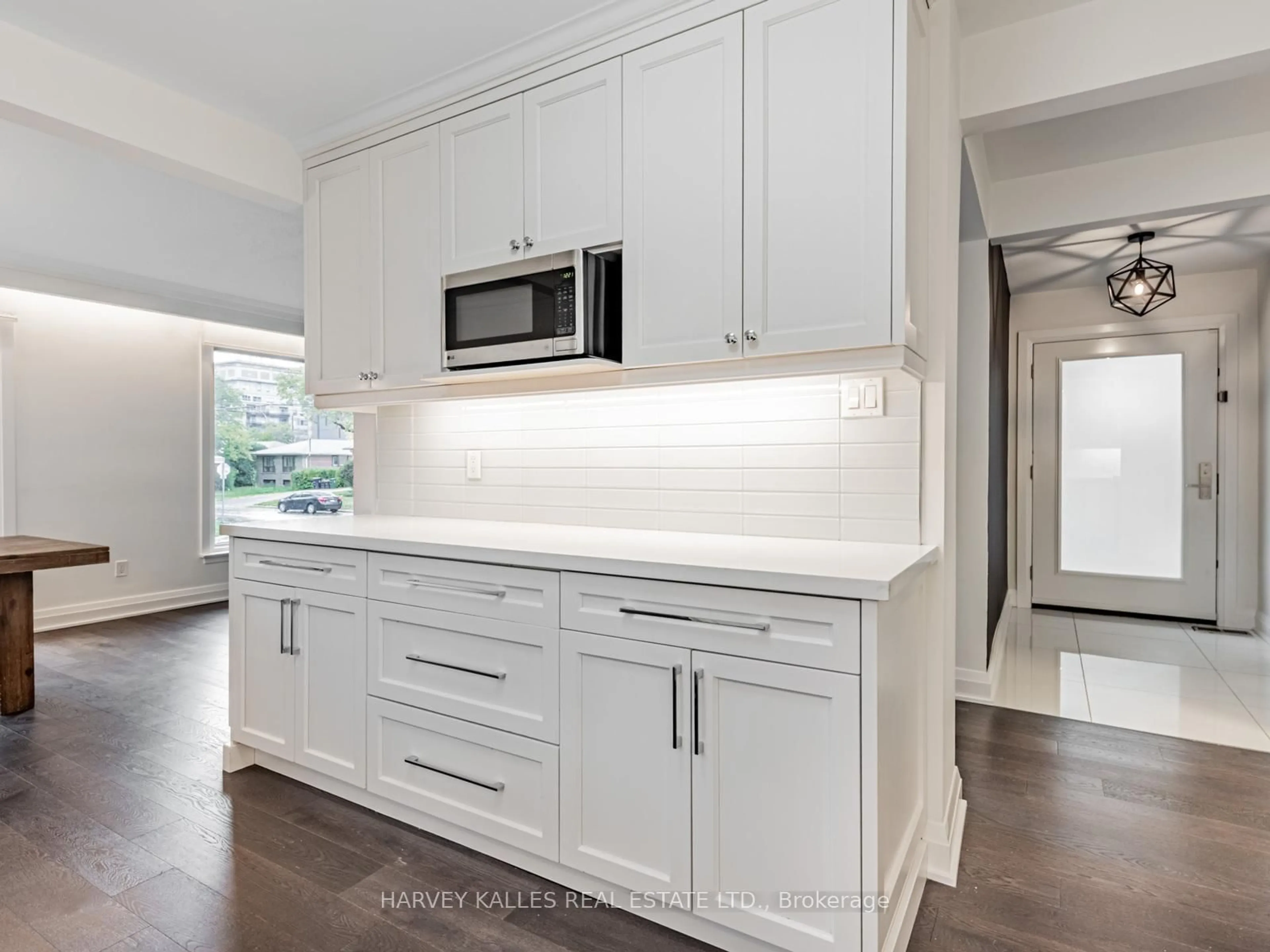 Open concept kitchen, ceramic/tile floor for 62 Cocksfield Ave, Toronto Ontario M3H 3S6