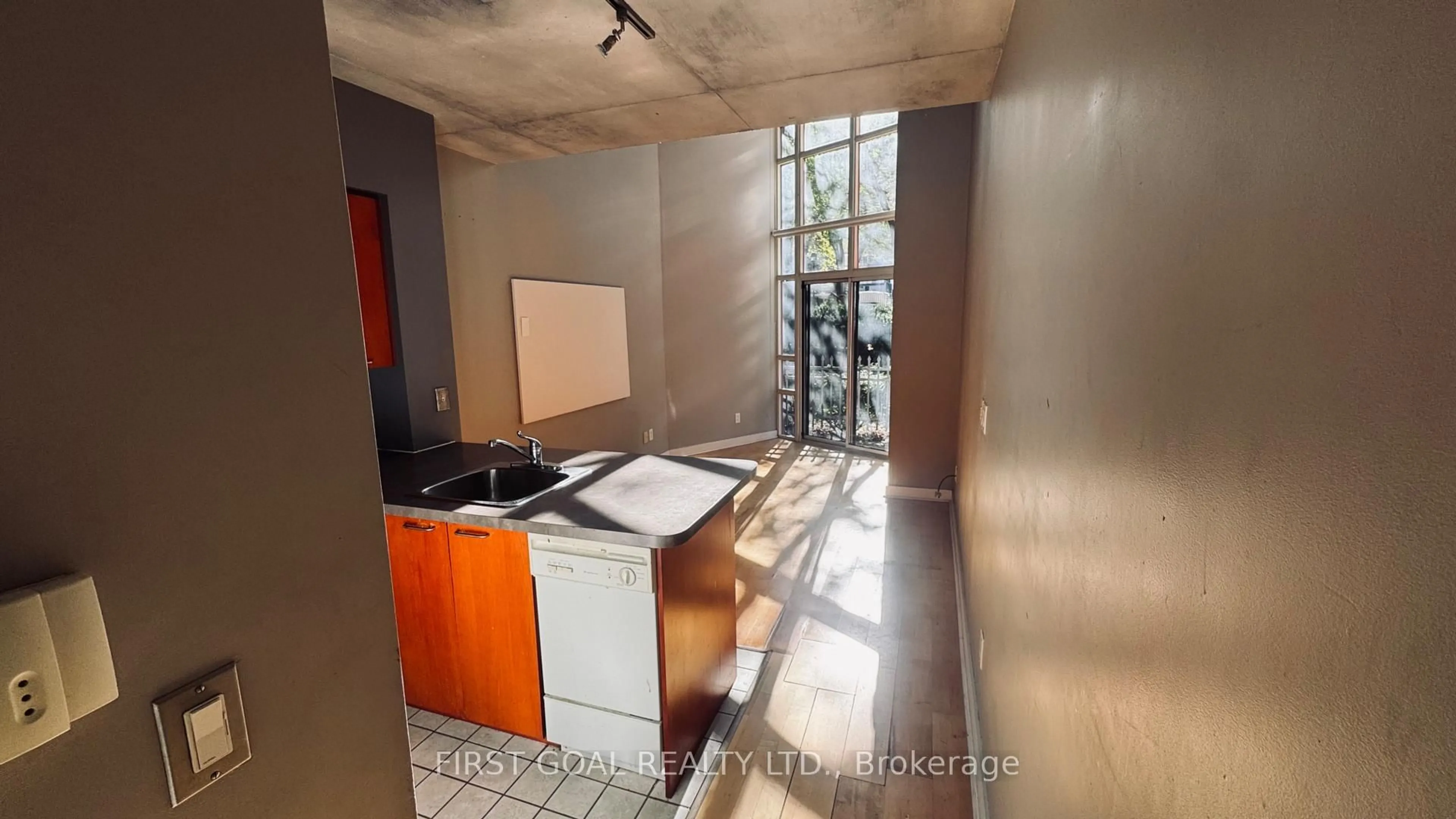 Unknown for 255 Richmond St #123, Toronto Ontario M5A 4T7