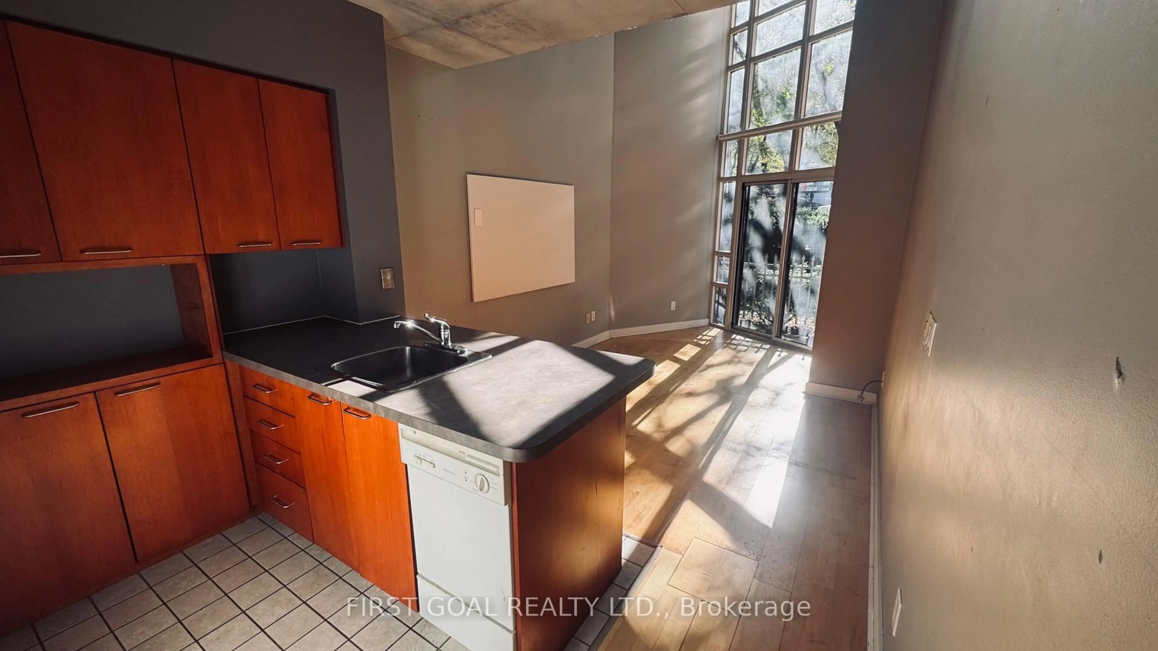 Unknown for 255 Richmond St #123, Toronto Ontario M5A 4T7