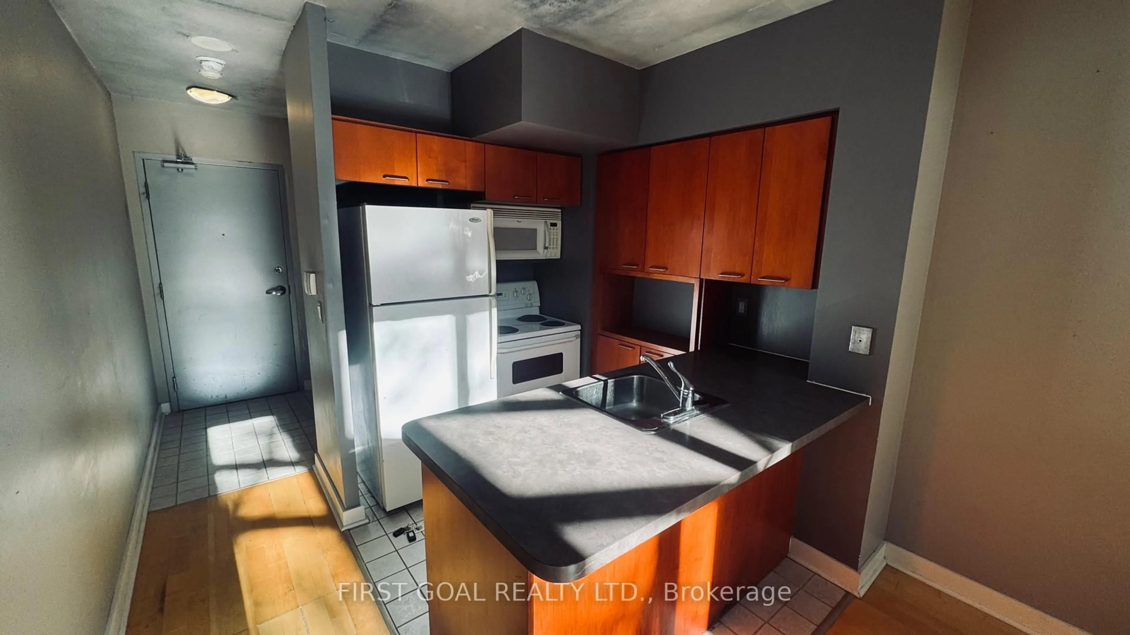 Standard kitchen, unknown for 255 Richmond St #123, Toronto Ontario M5A 4T7
