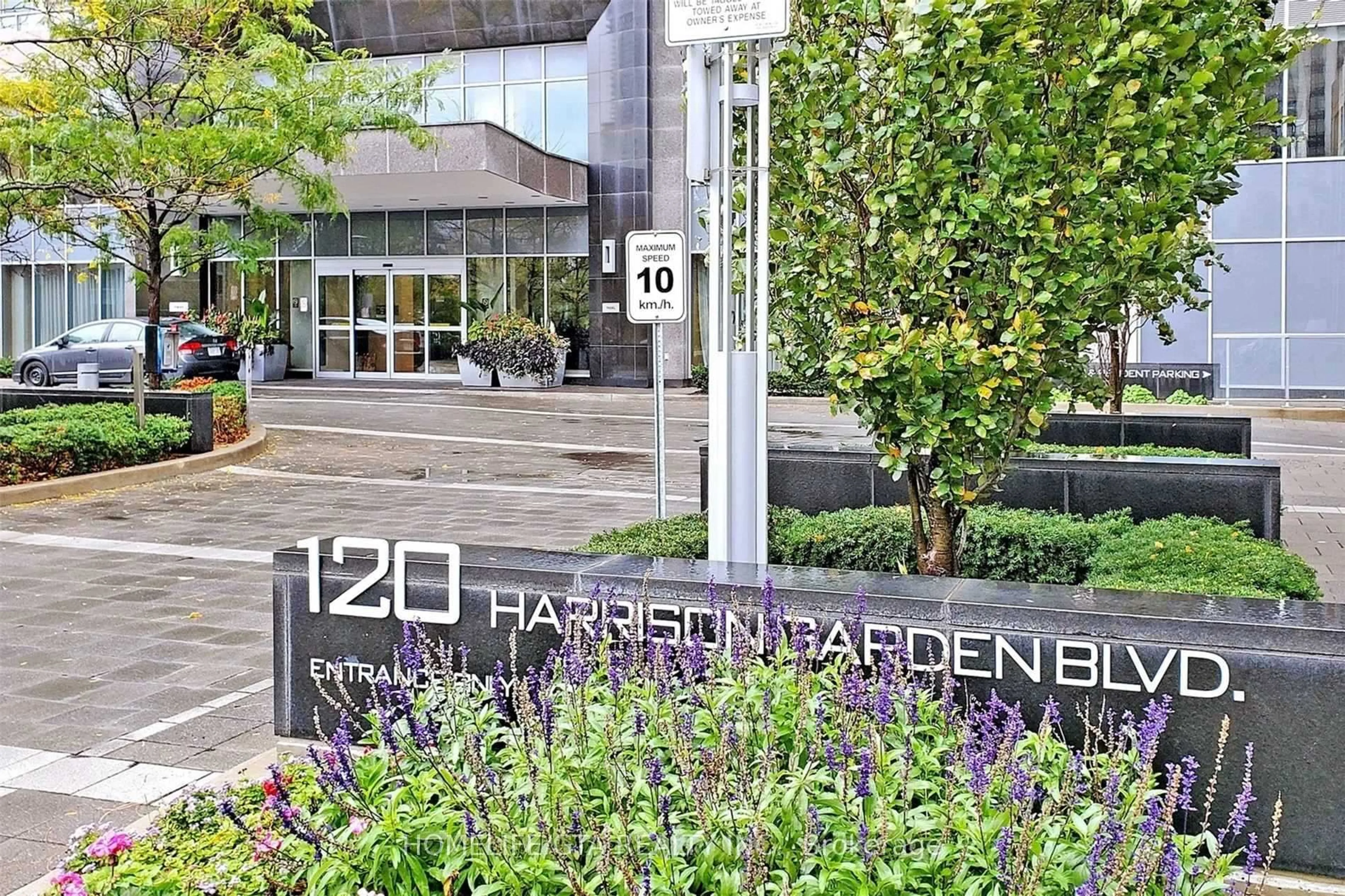 Indoor foyer for 120 Harrison Garden Blvd #510, Toronto Ontario M2N 0H1