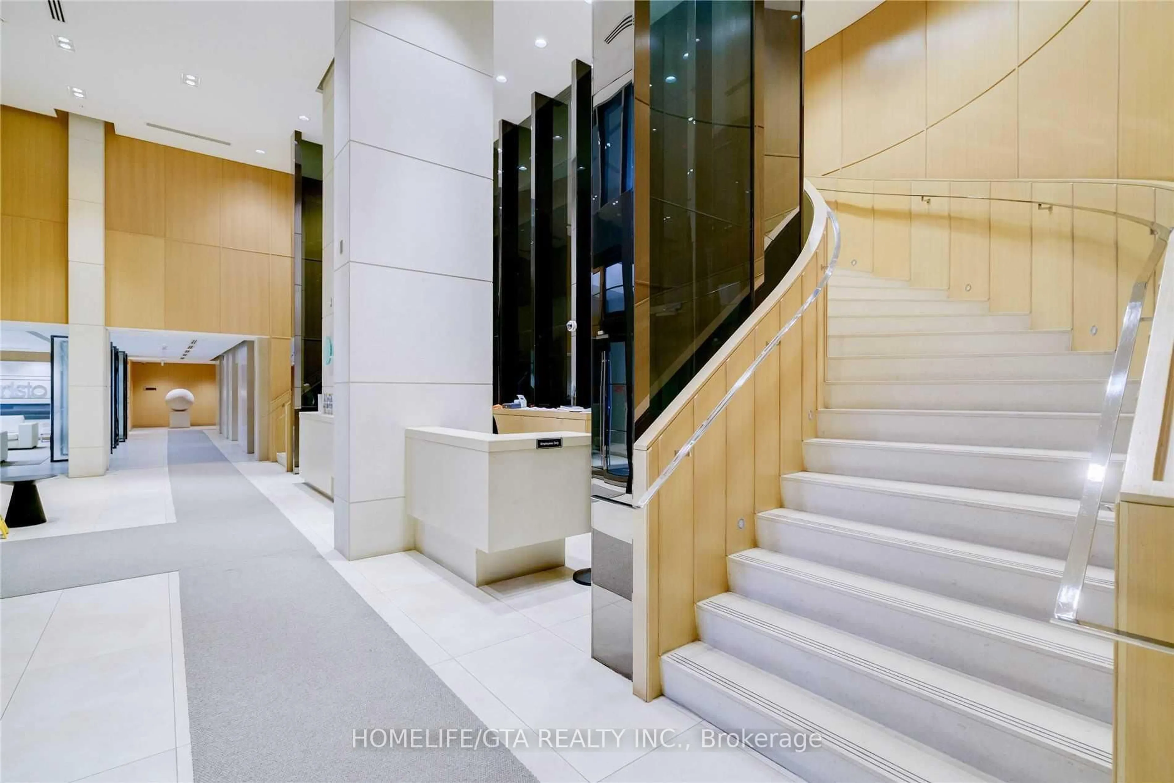 Indoor foyer for 120 Harrison Garden Blvd #510, Toronto Ontario M2N 0H1