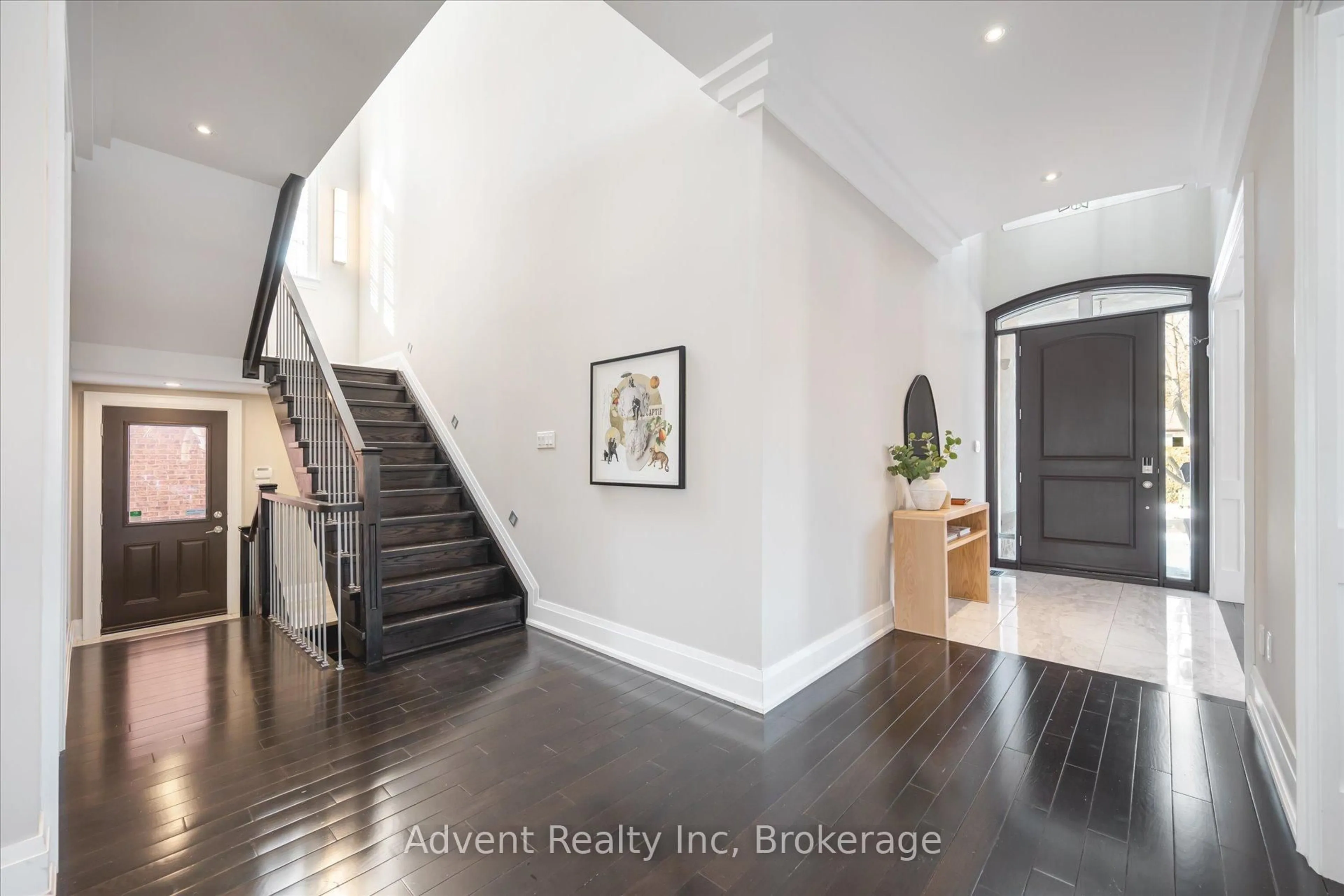 Indoor entryway for 141 Connaught Ave, Toronto Ontario M2M 1H3