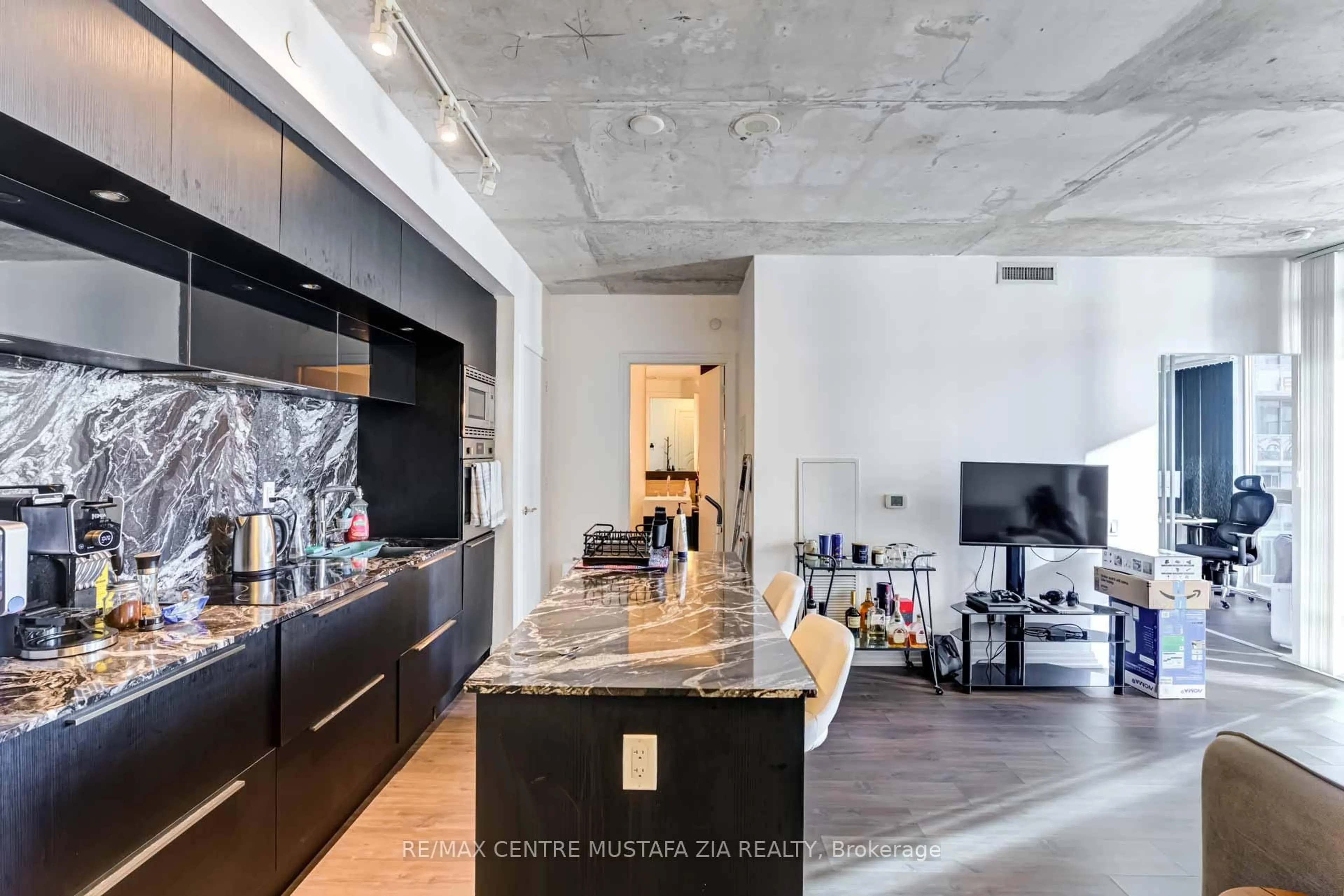 Open concept kitchen, unknown for 88 Blue Jays Way #2501, Toronto Ontario M5V 2G3