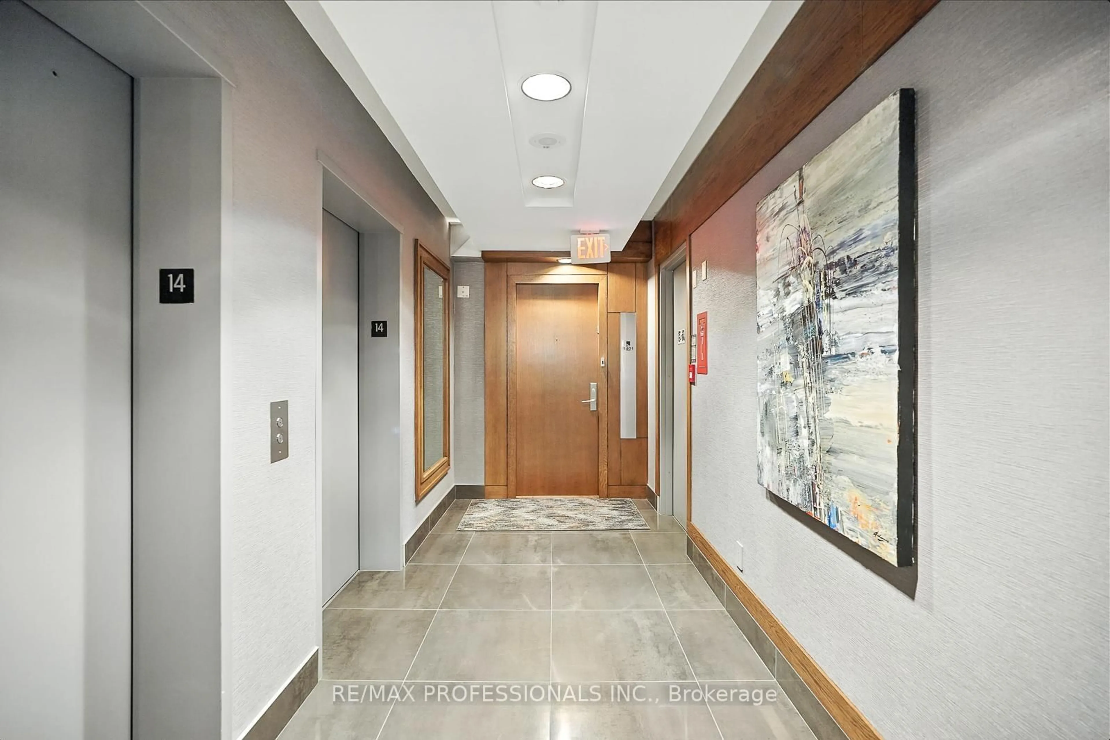 Indoor foyer for 1430 Yonge St #1401, Toronto Ontario M4T 1Y6