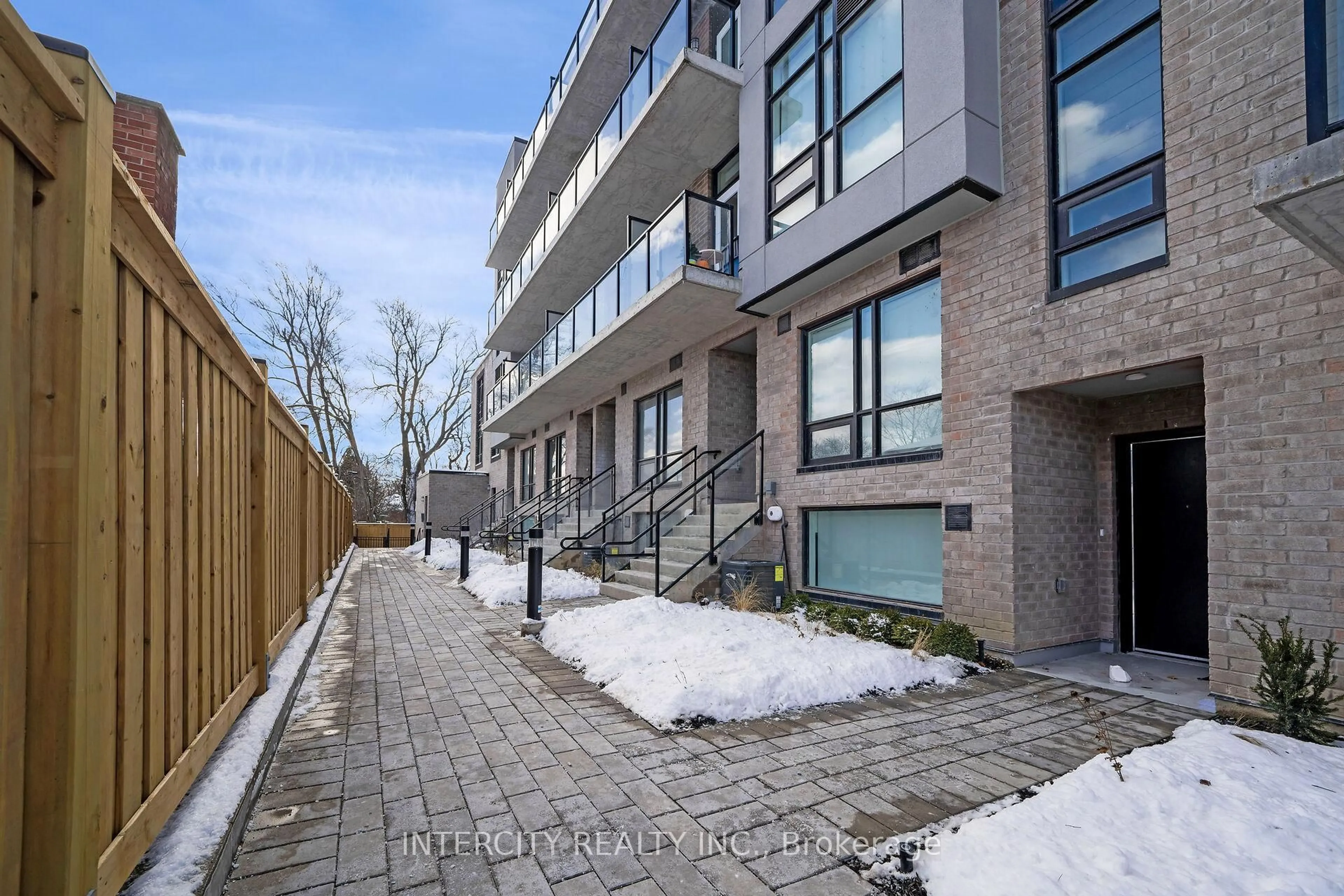 Patio, street for 851 Sheppard Ave #40, Toronto Ontario M3H 0G2