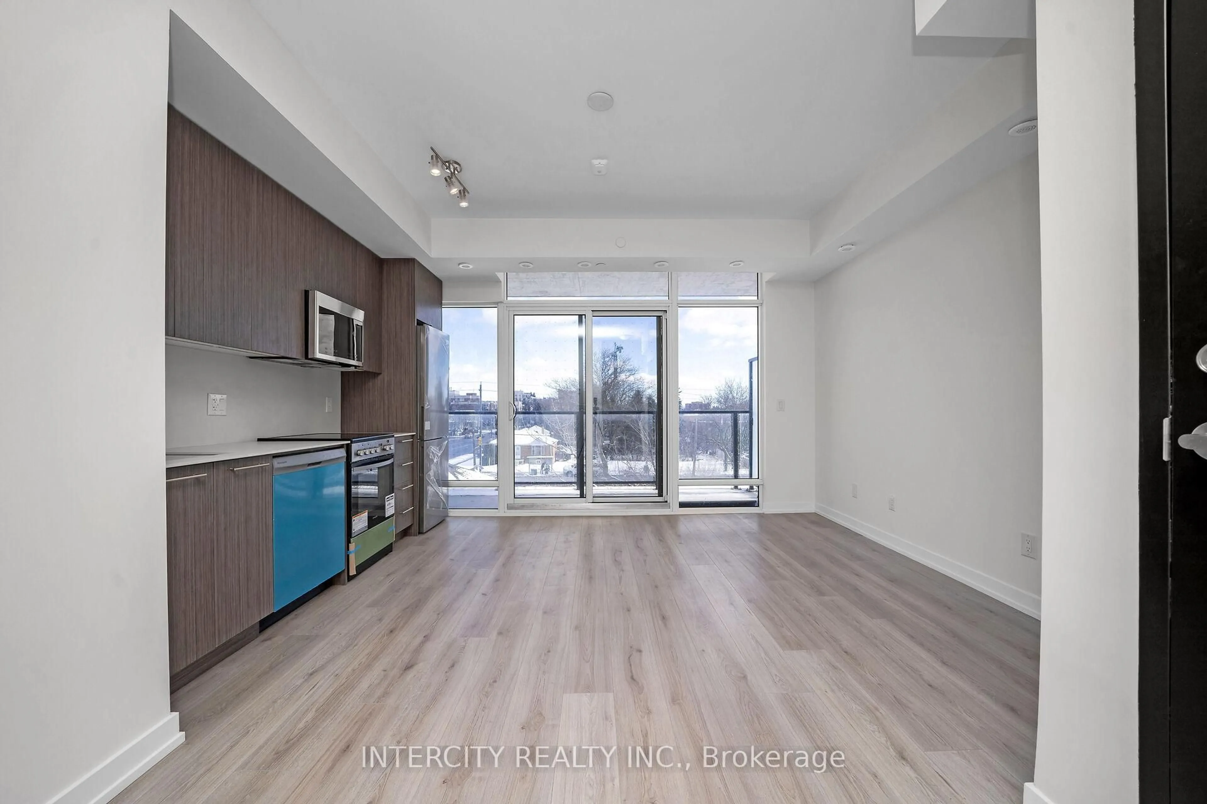 Open concept kitchen, wood/laminate floor for 851 Sheppard Ave #40, Toronto Ontario M3H 0G2