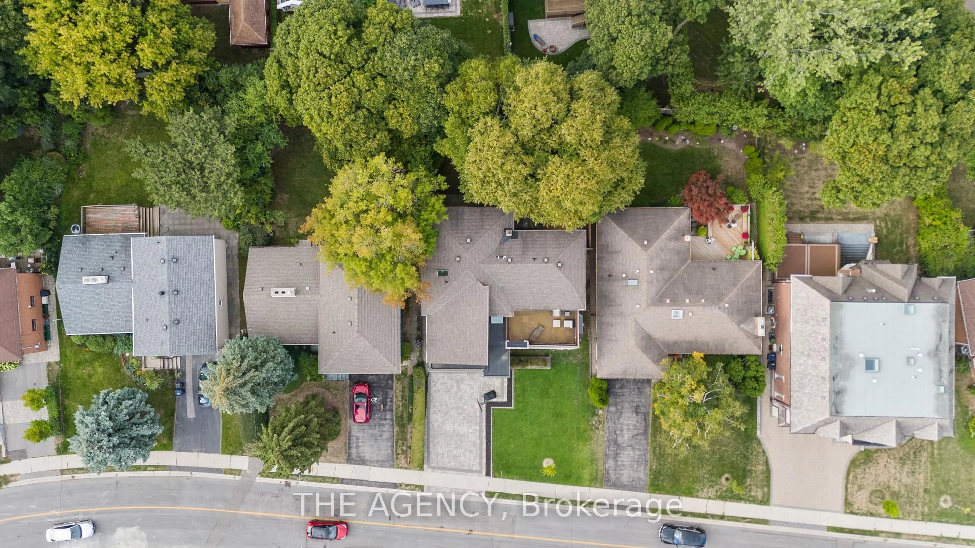 A pic from outside/outdoor area/front of a property/back of a property/a pic from drone, street for 92 Citation Dr, Toronto Ontario M2K 1T1