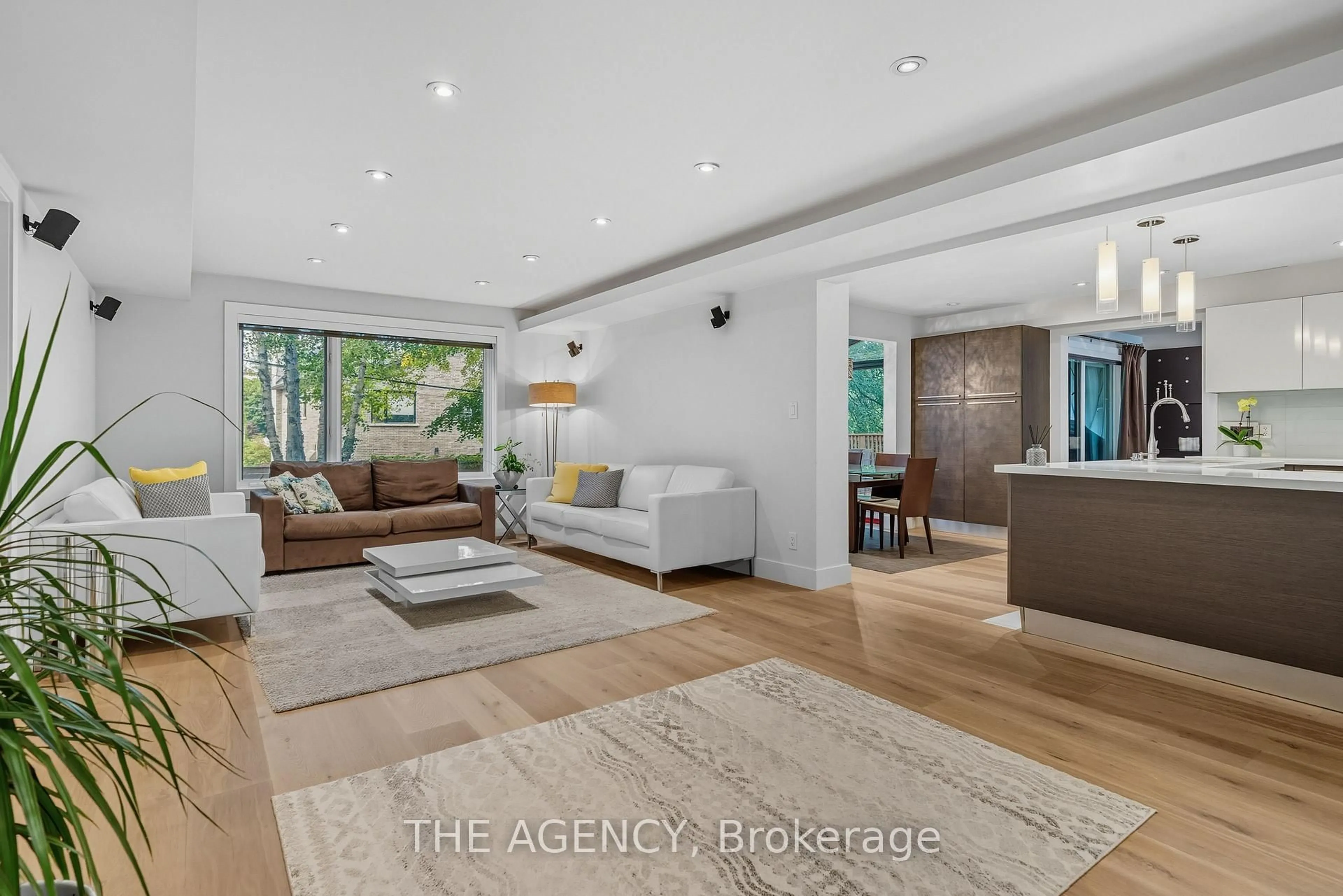 Living room with furniture, unknown for 92 Citation Dr, Toronto Ontario M2K 1T1