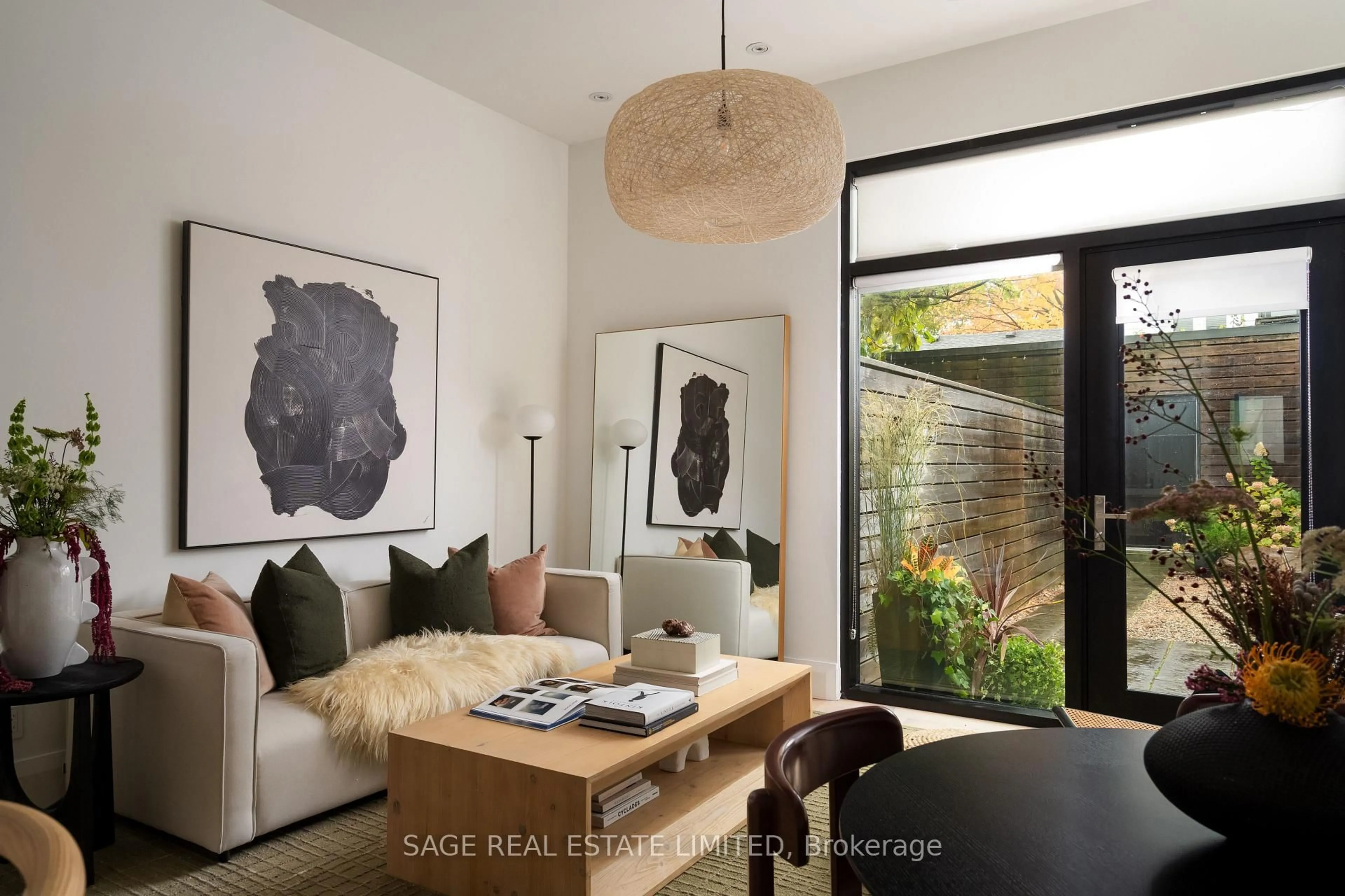 Living room with furniture, unknown for 110B Palmerston Ave, Toronto Ontario M6J 1J1